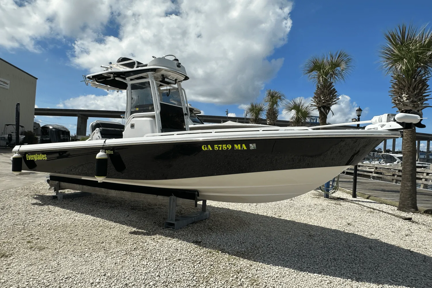 2017 Everglades 243 CENTER CONSOLE Image Thumbnail #0