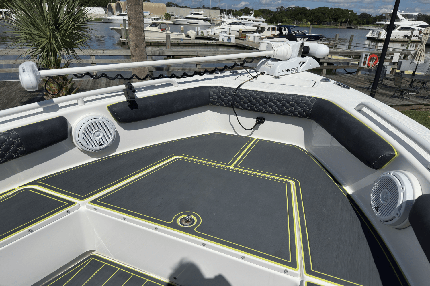 2017 Everglades 243 CENTER CONSOLE Image Thumbnail #14