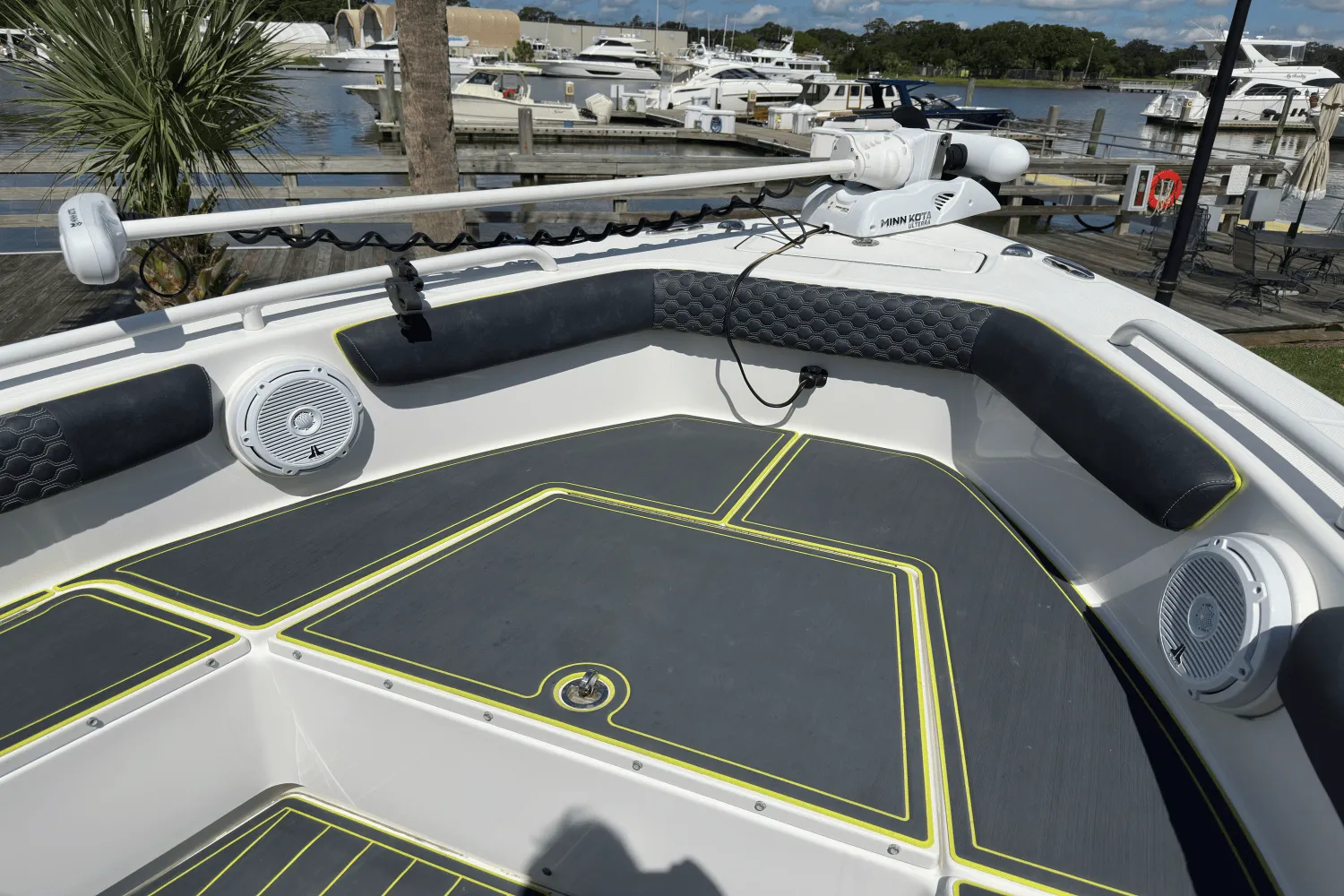 2017 Everglades 243 CENTER CONSOLE Image Thumbnail #14