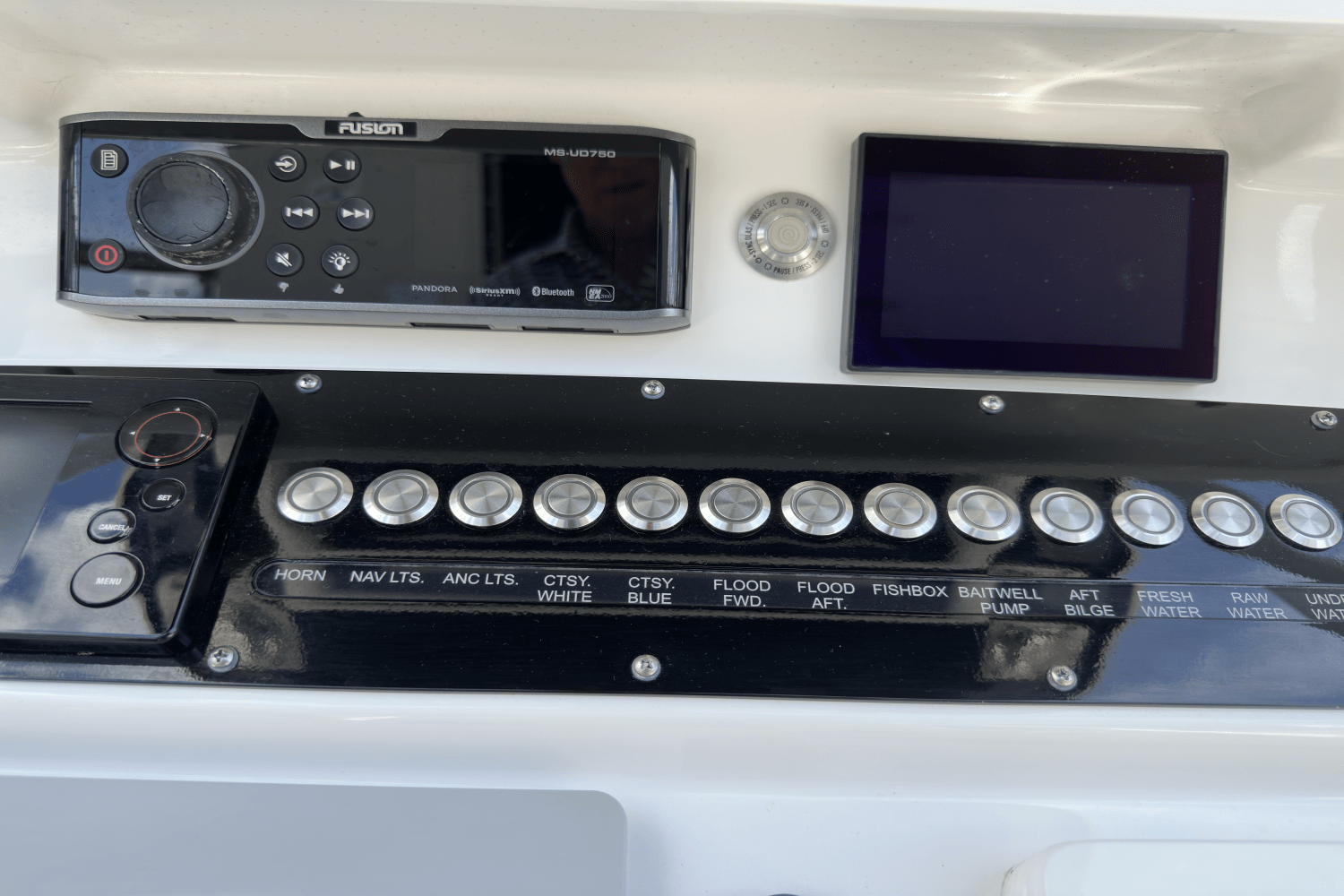 2017 Everglades 243 CENTER CONSOLE Image Thumbnail #7