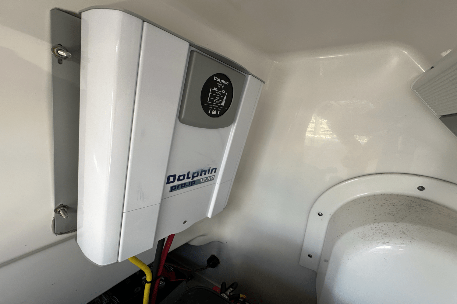 2017 Everglades 243 CENTER CONSOLE Image Thumbnail #12