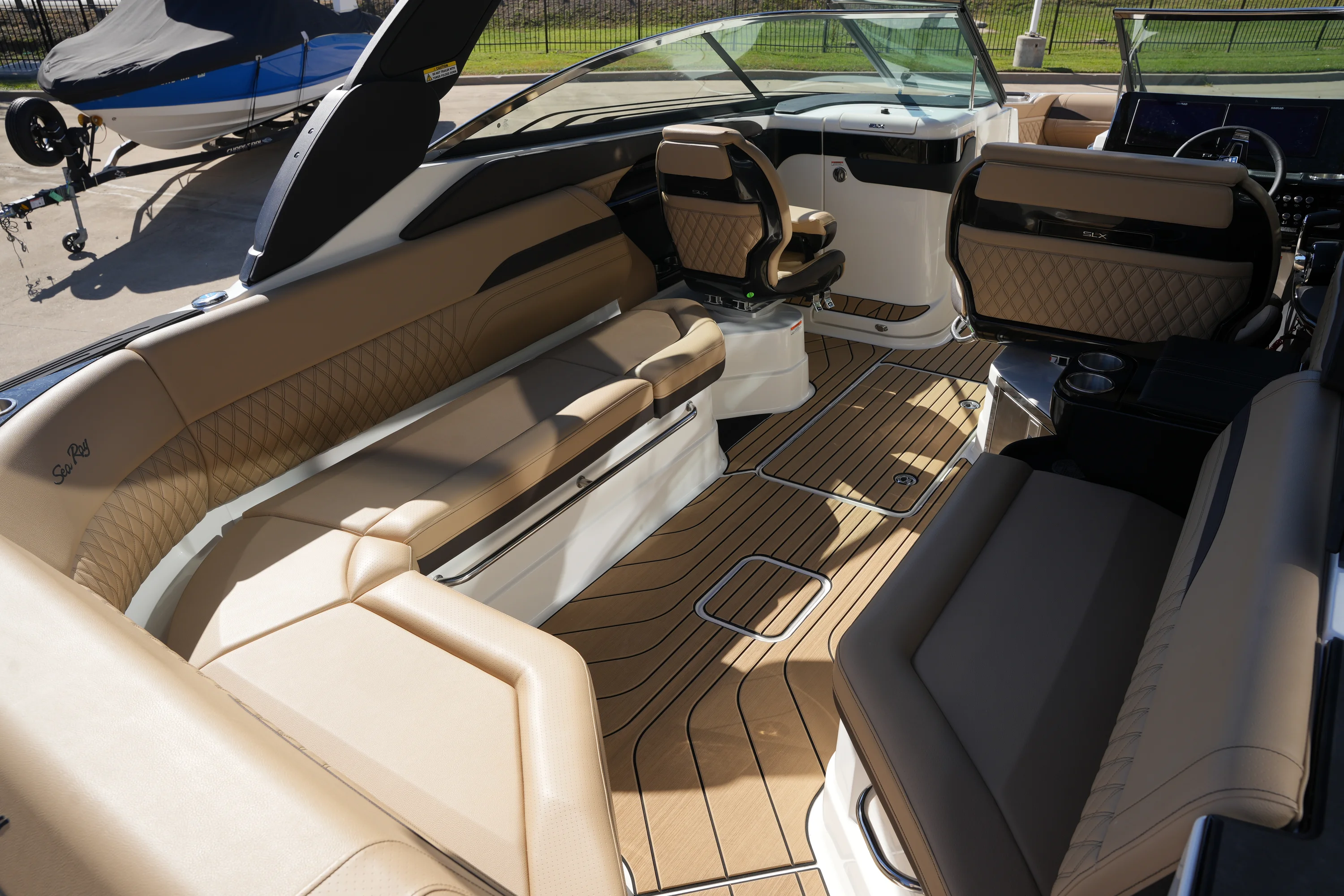 2026 Sea Ray SLX 280 Image Thumbnail #11