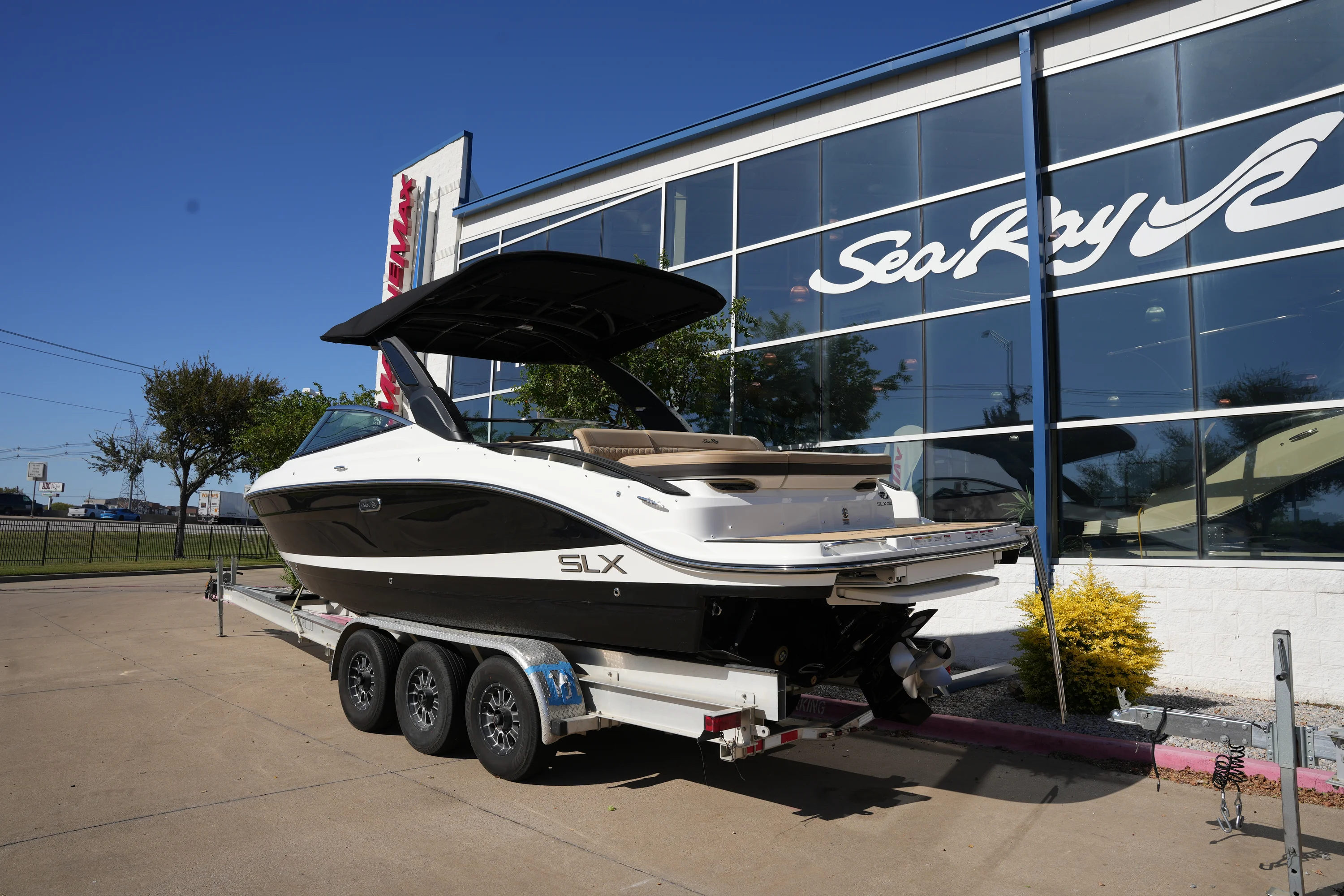 2026 Sea Ray SLX 280 Image Thumbnail #2