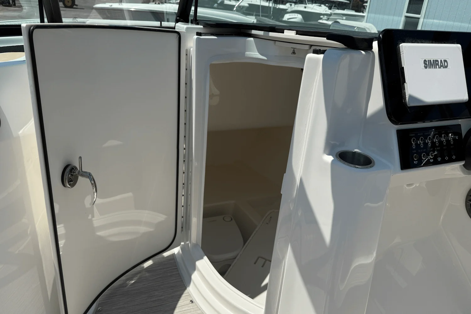 2026 Sea Ray SDX 250 Outboard Image Thumbnail #22