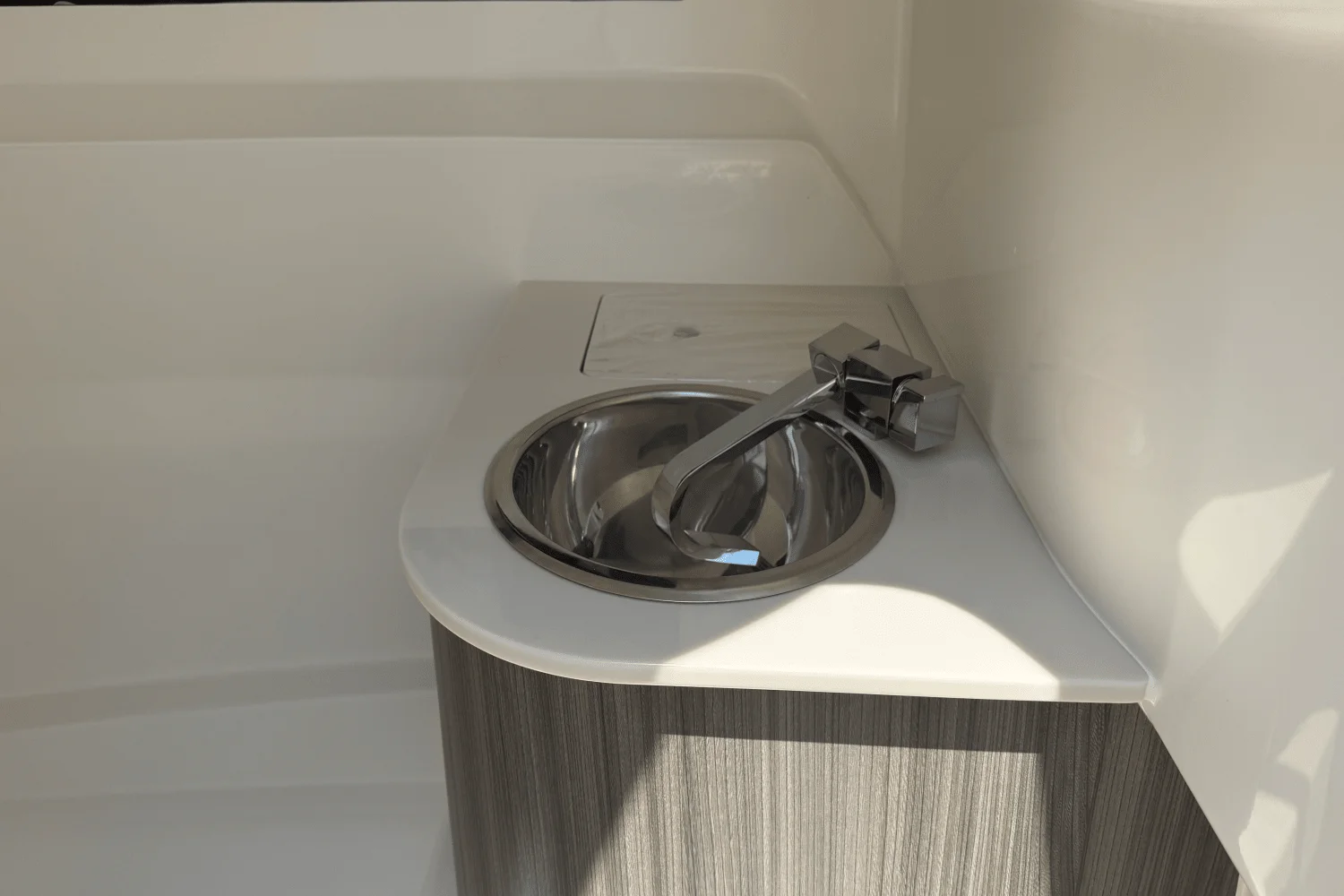 2026 Sea Ray SDX 250 Outboard Image Thumbnail #24