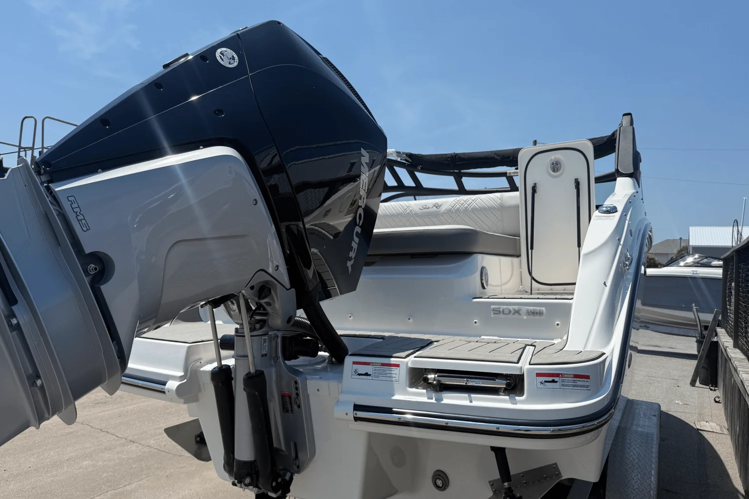 2026 Sea Ray SDX 250 Outboard Image Thumbnail #3