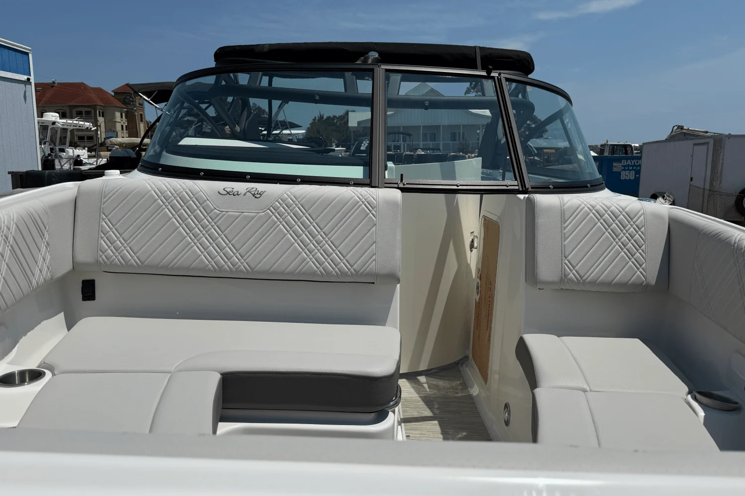 2026 Sea Ray SDX 250 Outboard Image Thumbnail #10