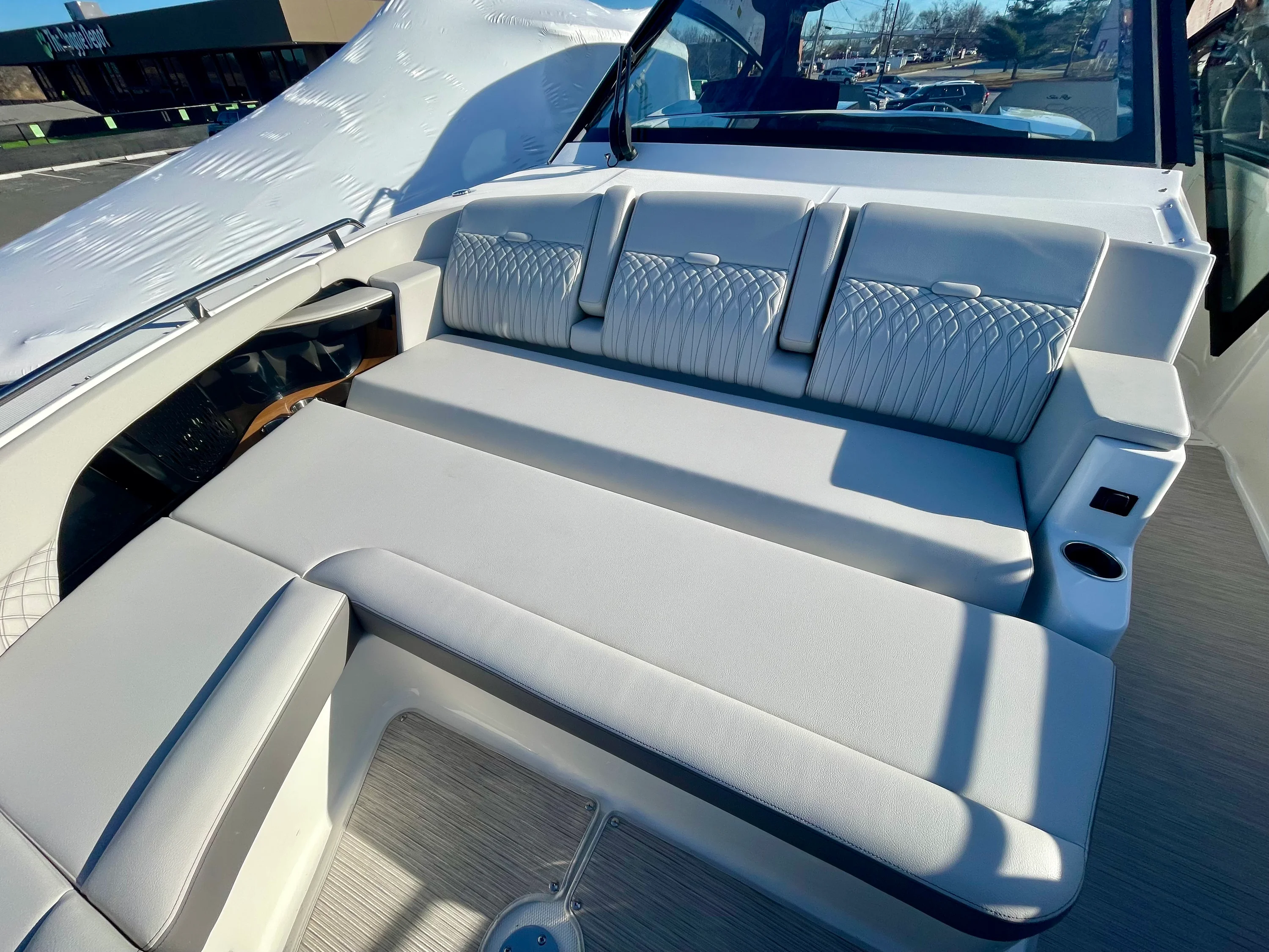 2026 Sea Ray Sundancer 370 Outboard Image Thumbnail #17