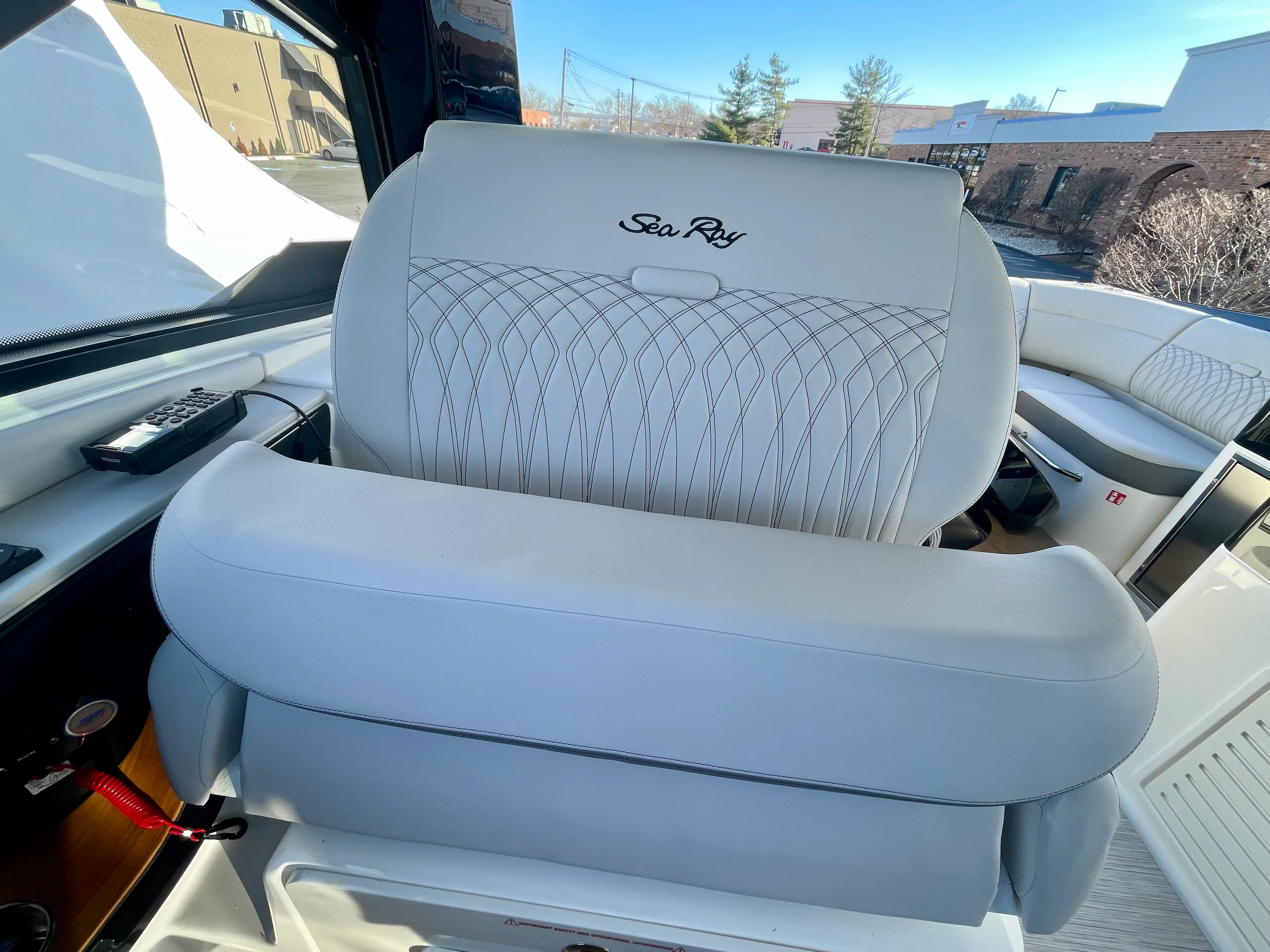 2026 Sea Ray Sundancer 370 Outboard Image Thumbnail #7