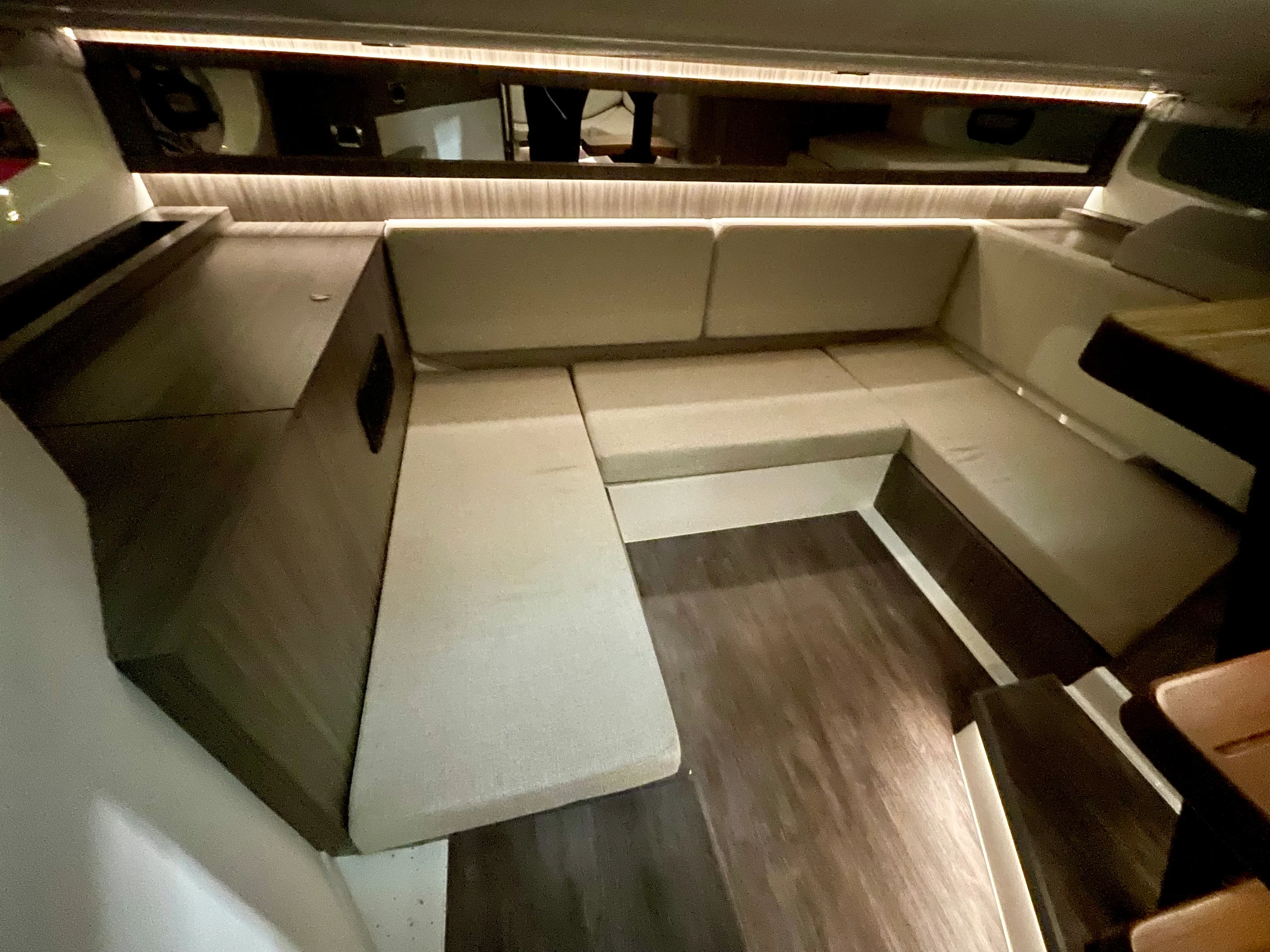 2026 Sea Ray Sundancer 370 Outboard Image Thumbnail #13