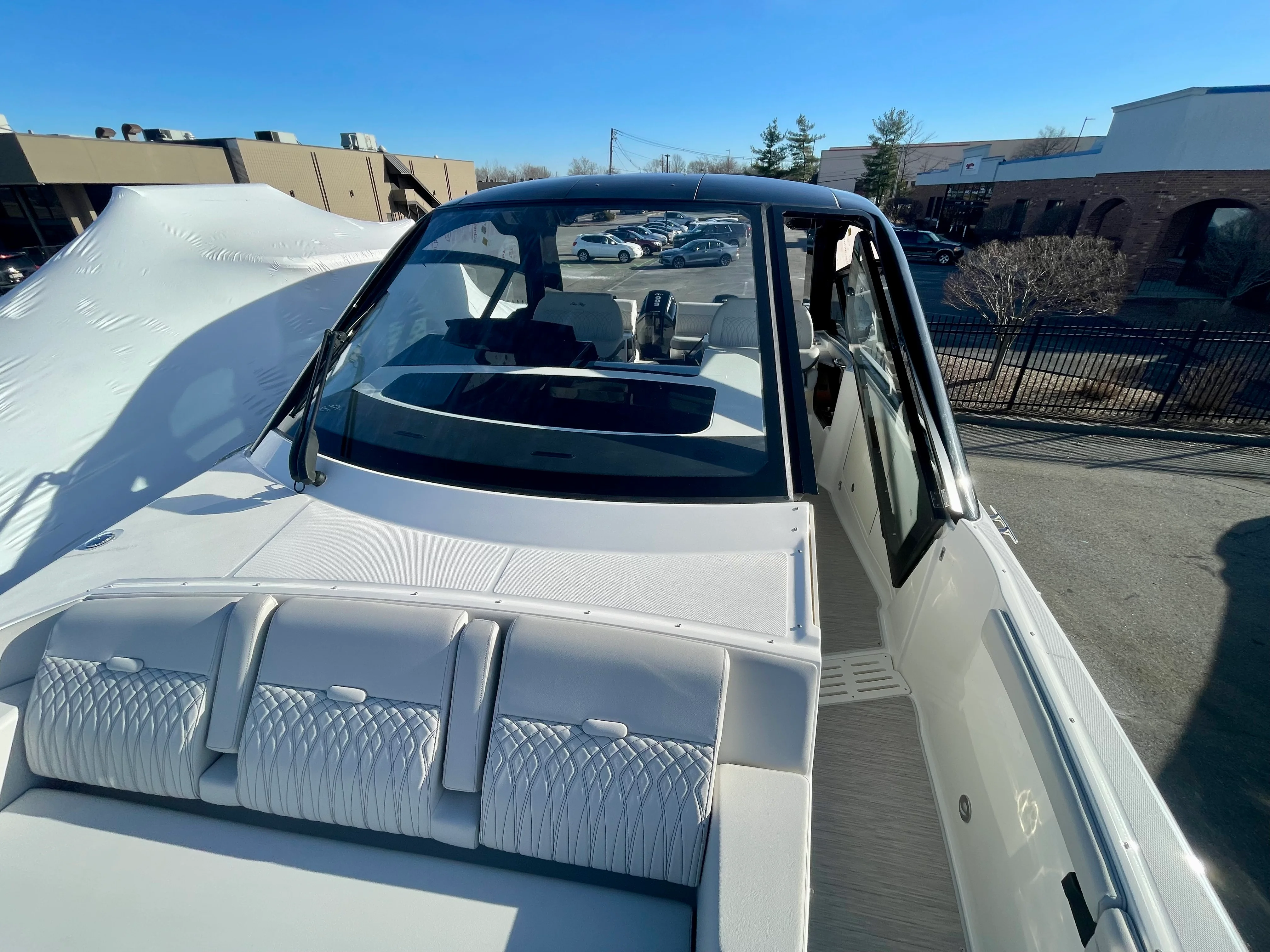 2026 Sea Ray Sundancer 370 Outboard Image Thumbnail #18