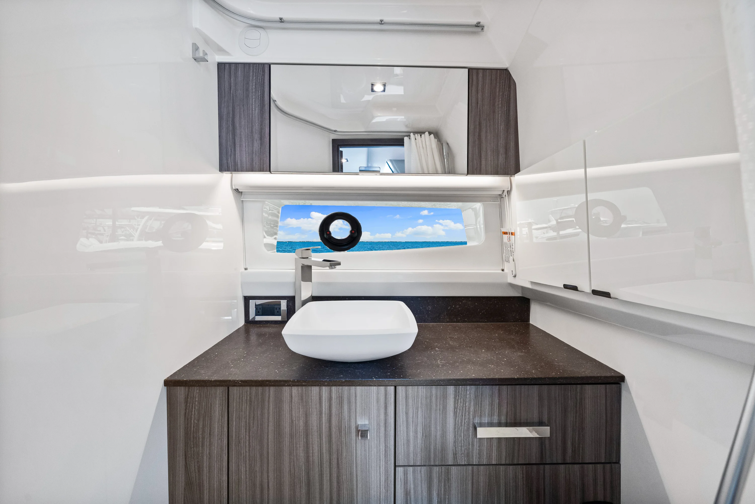 2026 Sea Ray SLX 400 Outboard Image Thumbnail #76