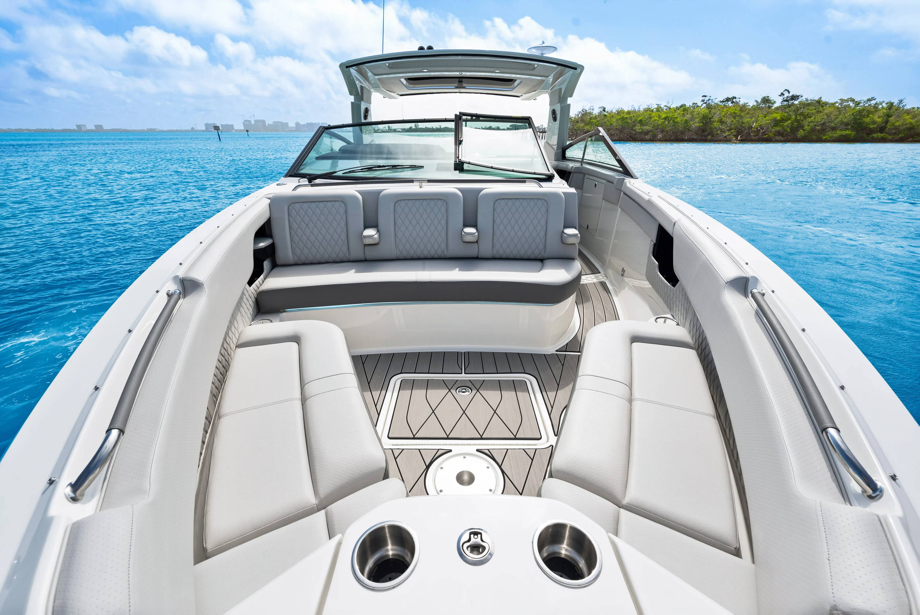 2026 Sea Ray SLX 400 Outboard Image Thumbnail #24