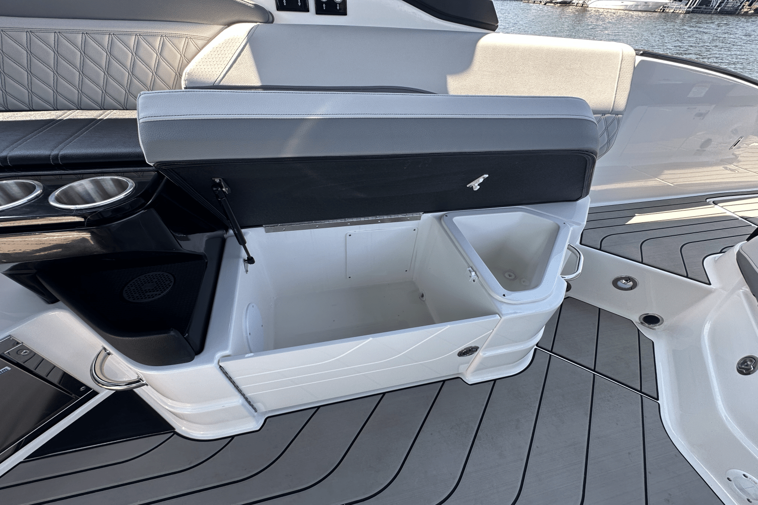 2025 Sea Ray SLX 280 Image Thumbnail #31