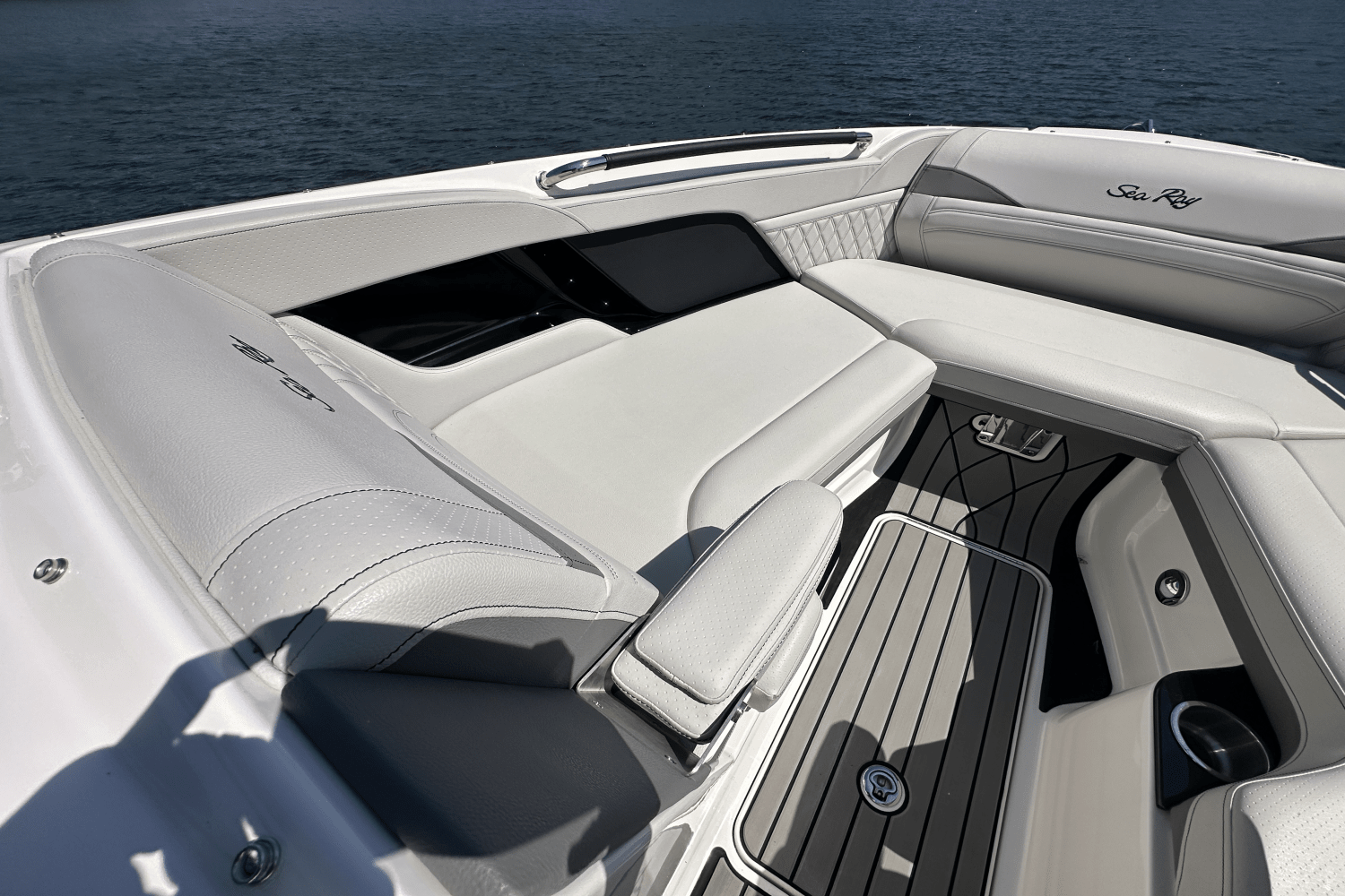 2025 Sea Ray SLX 280 Image Thumbnail #10