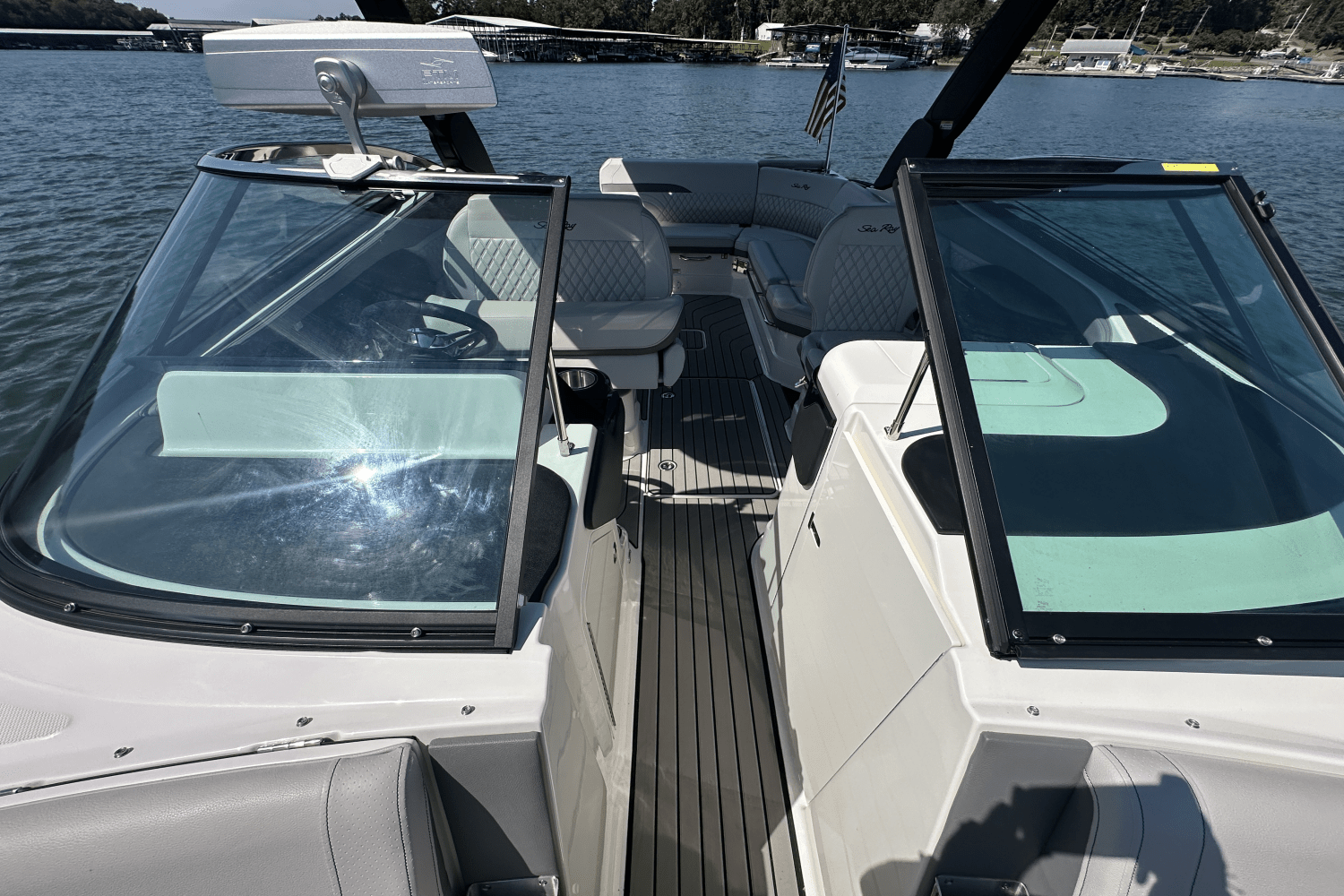 2025 Sea Ray SLX 280 Image Thumbnail #13