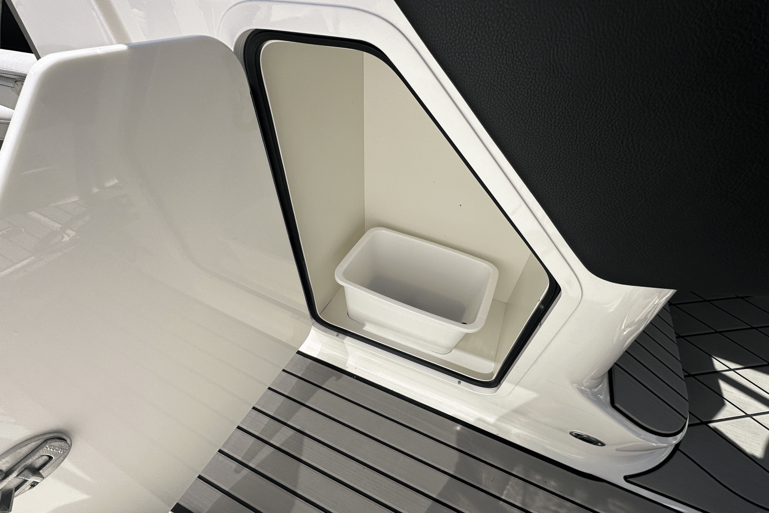 2025 Sea Ray SLX 280 Image Thumbnail #14