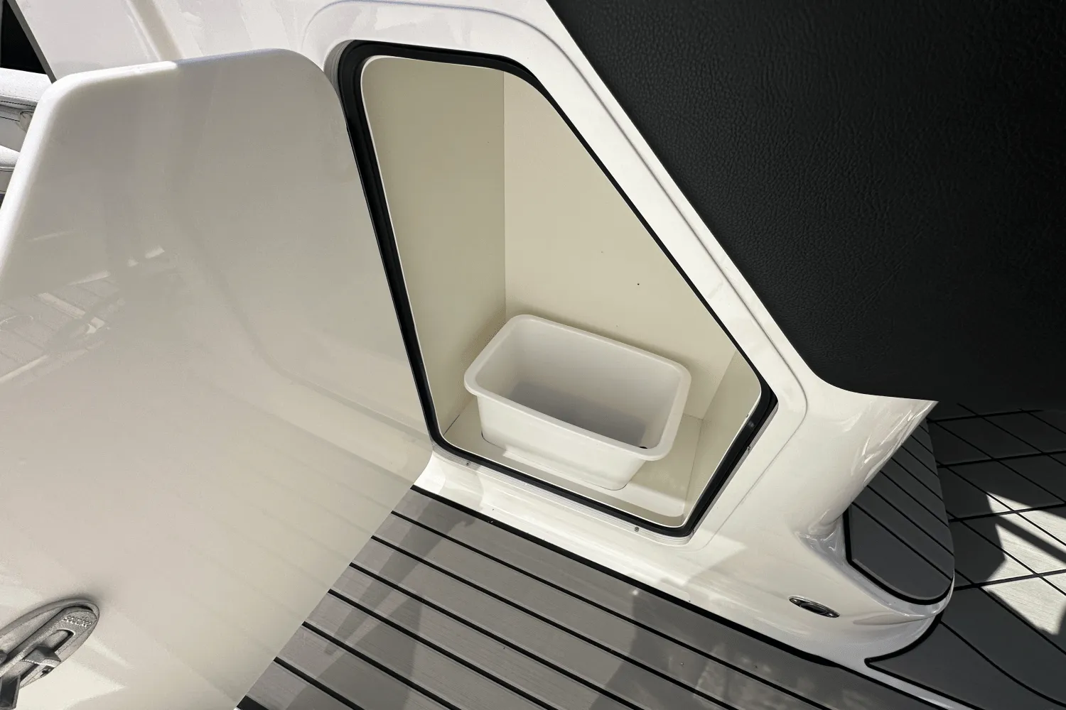 2025 Sea Ray SLX 280 Image Thumbnail #14