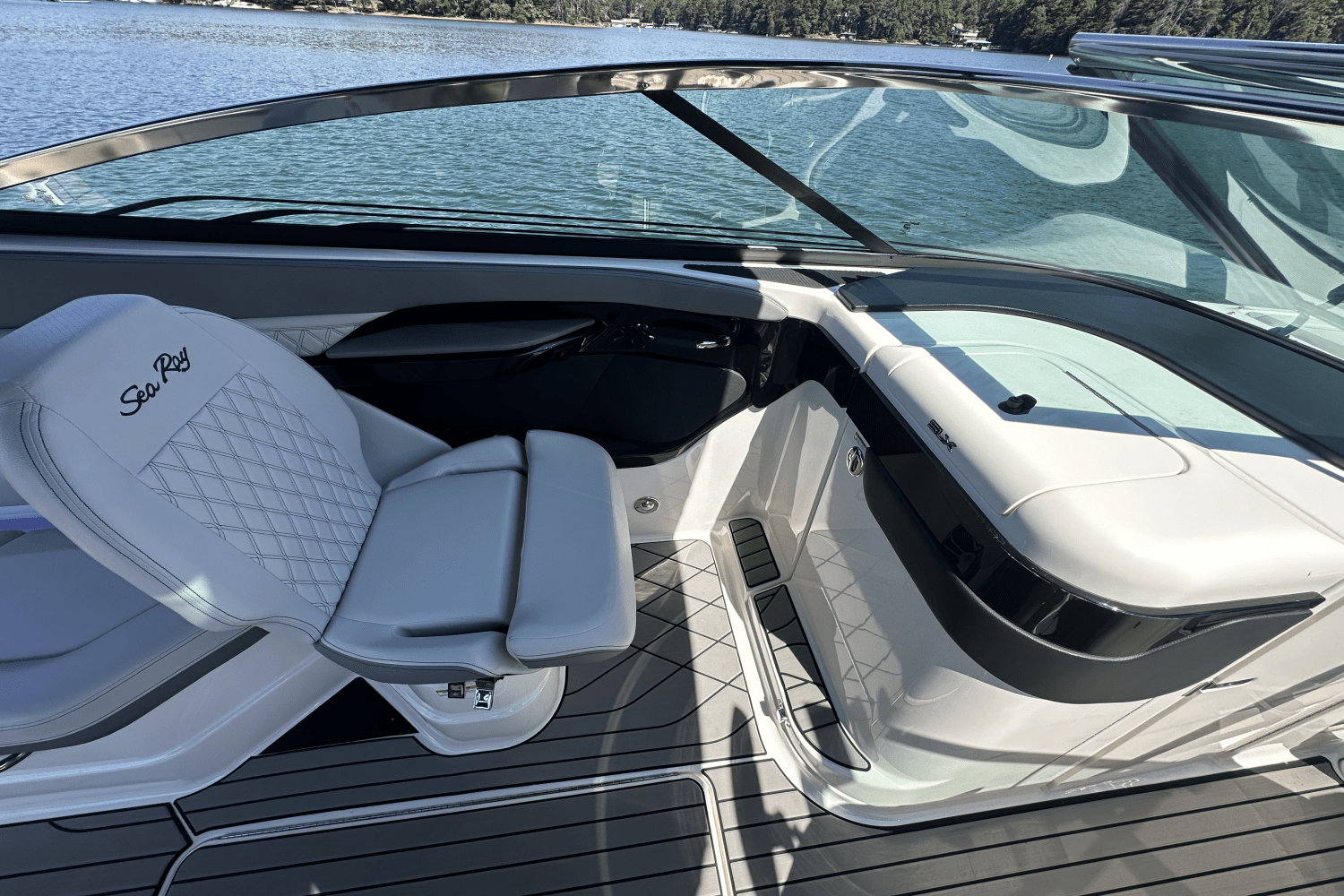 2025 Sea Ray SLX 280 Image Thumbnail #15