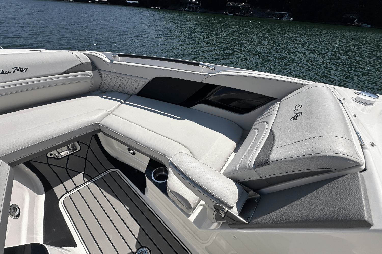 2025 Sea Ray SLX 280 Image Thumbnail #11