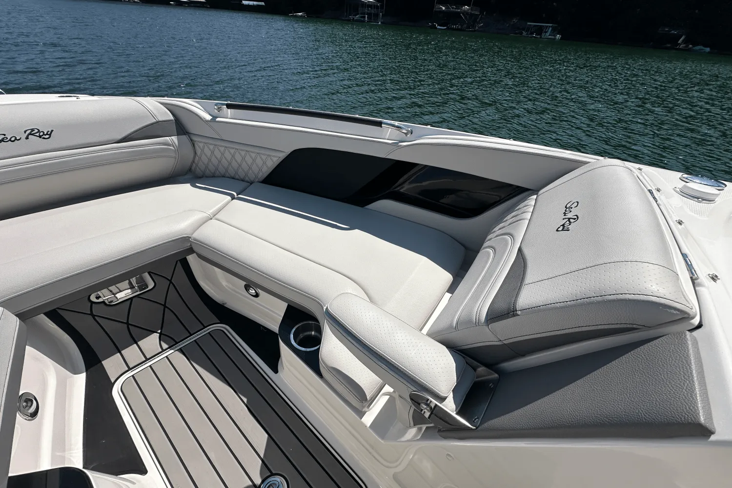 2025 Sea Ray SLX 280 Image Thumbnail #11