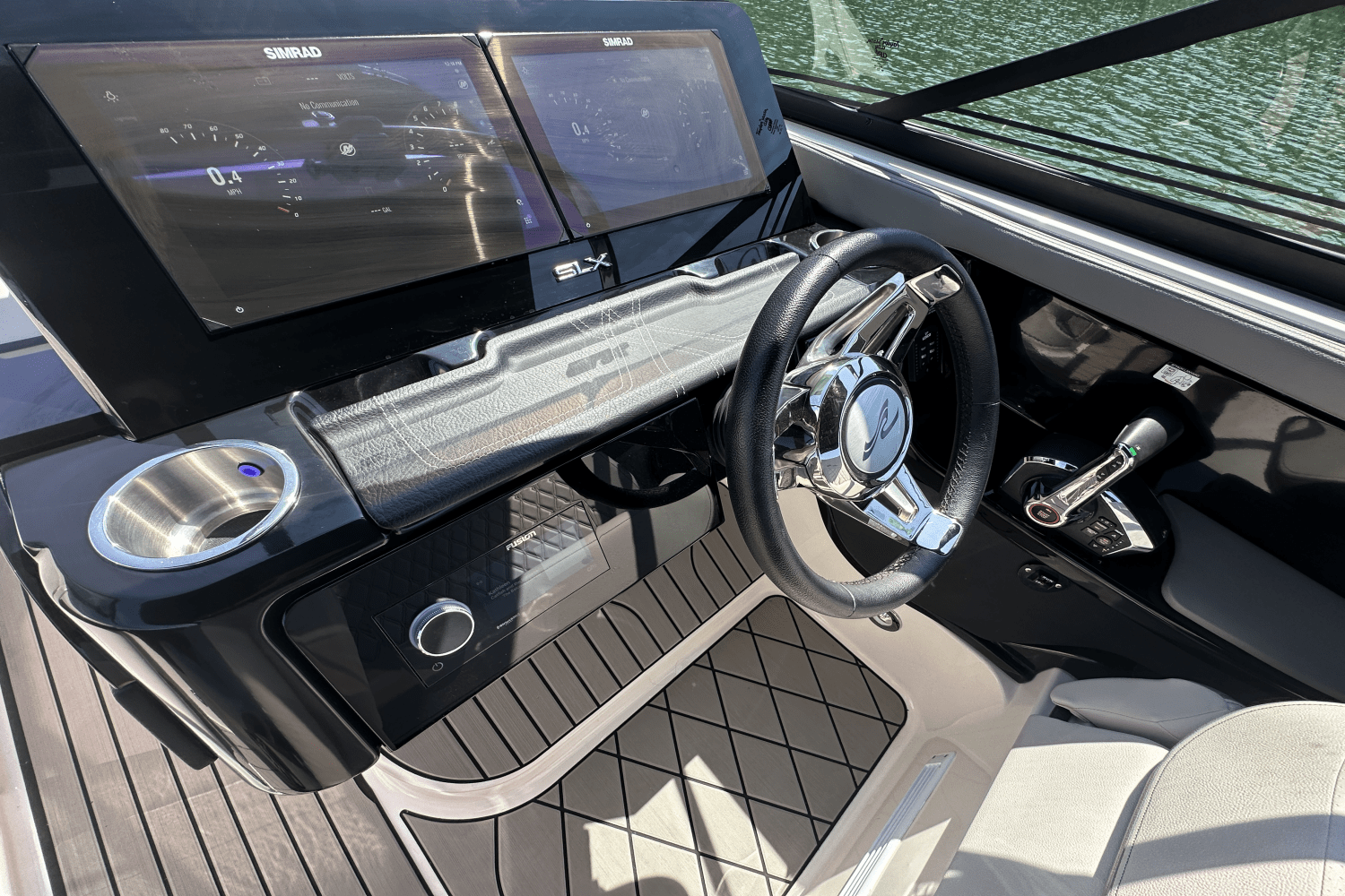 2025 Sea Ray SLX 280 Image Thumbnail #19