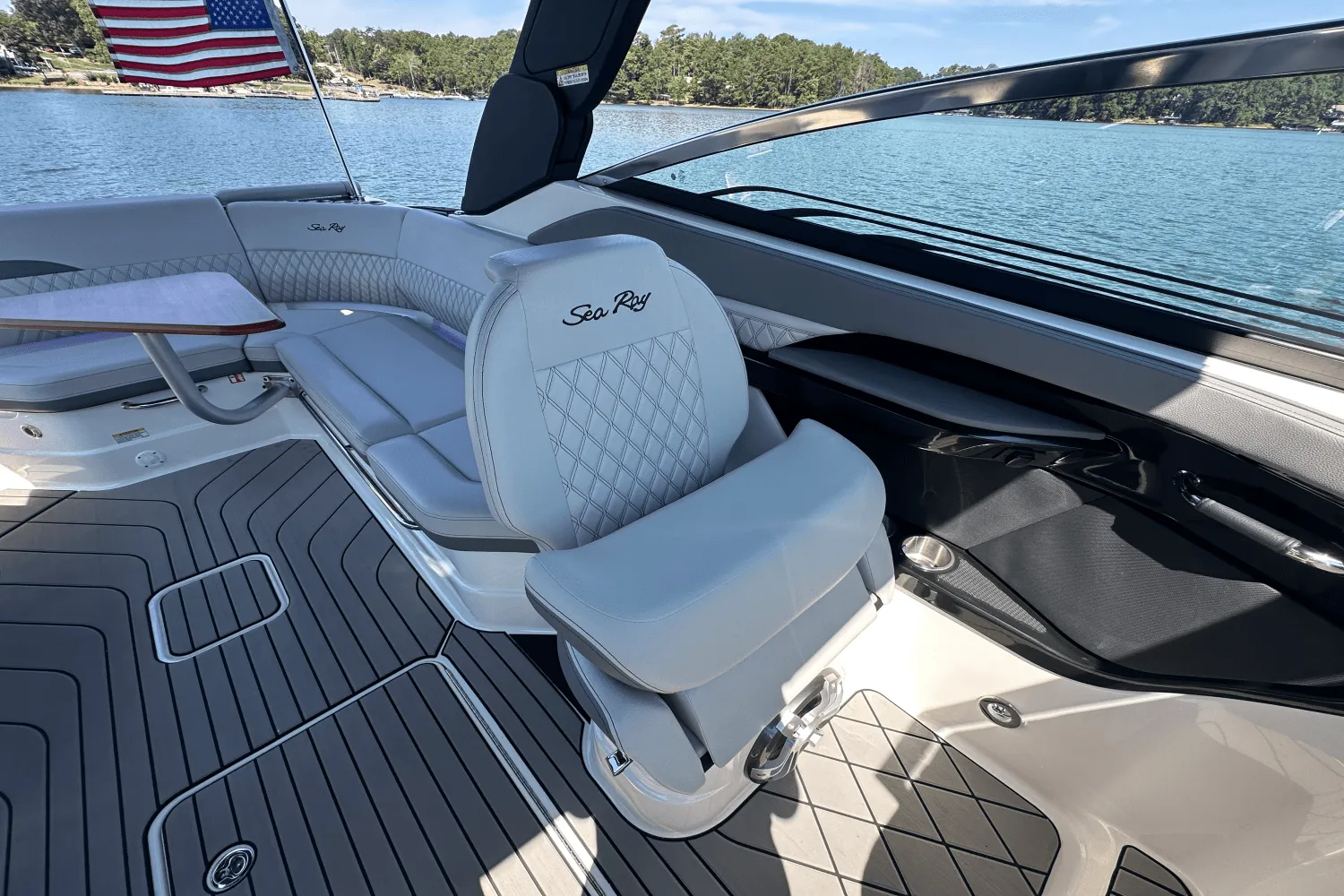 2025 Sea Ray SLX 280 Image Thumbnail #25
