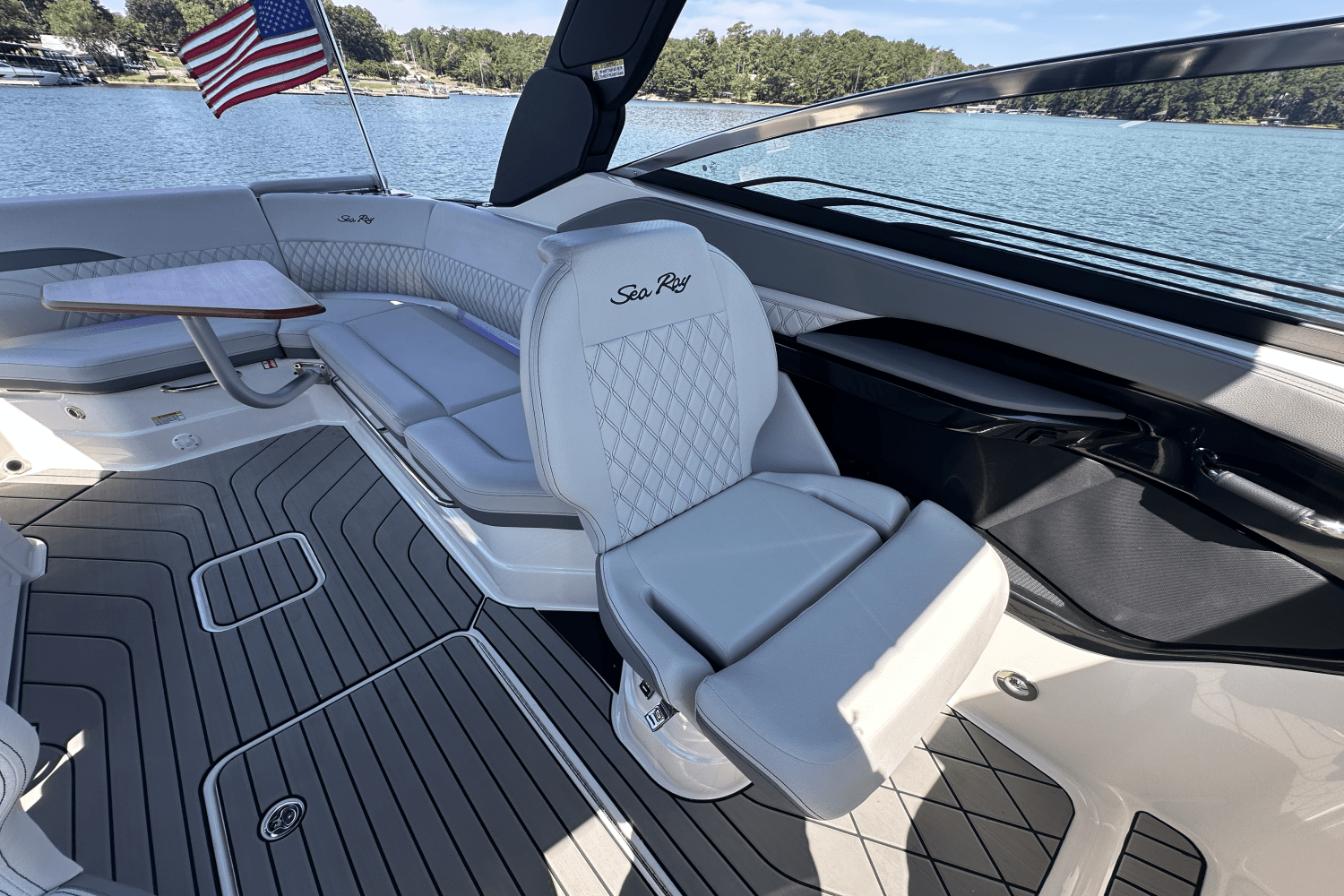 2025 Sea Ray SLX 280 Image Thumbnail #24