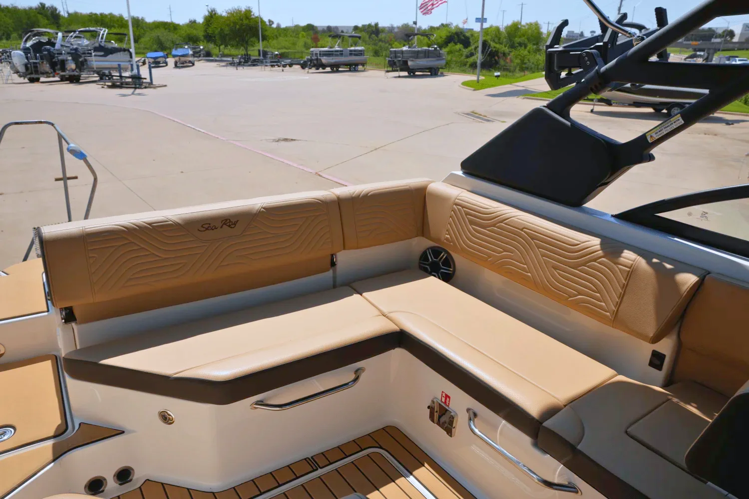 2026 Sea Ray SDX 230 Surf Image Thumbnail #8