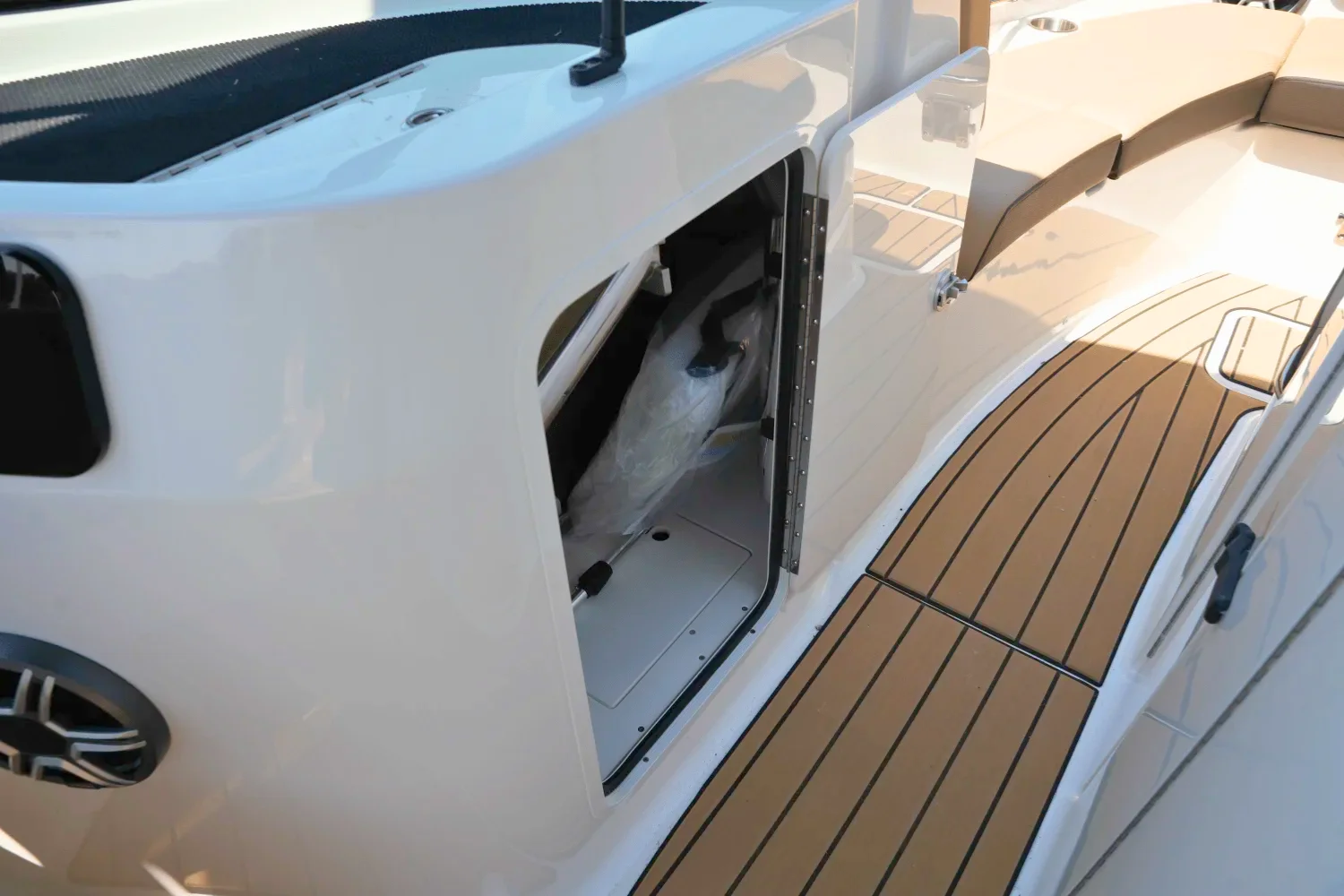 2026 Sea Ray SDX 230 Surf Image Thumbnail #18