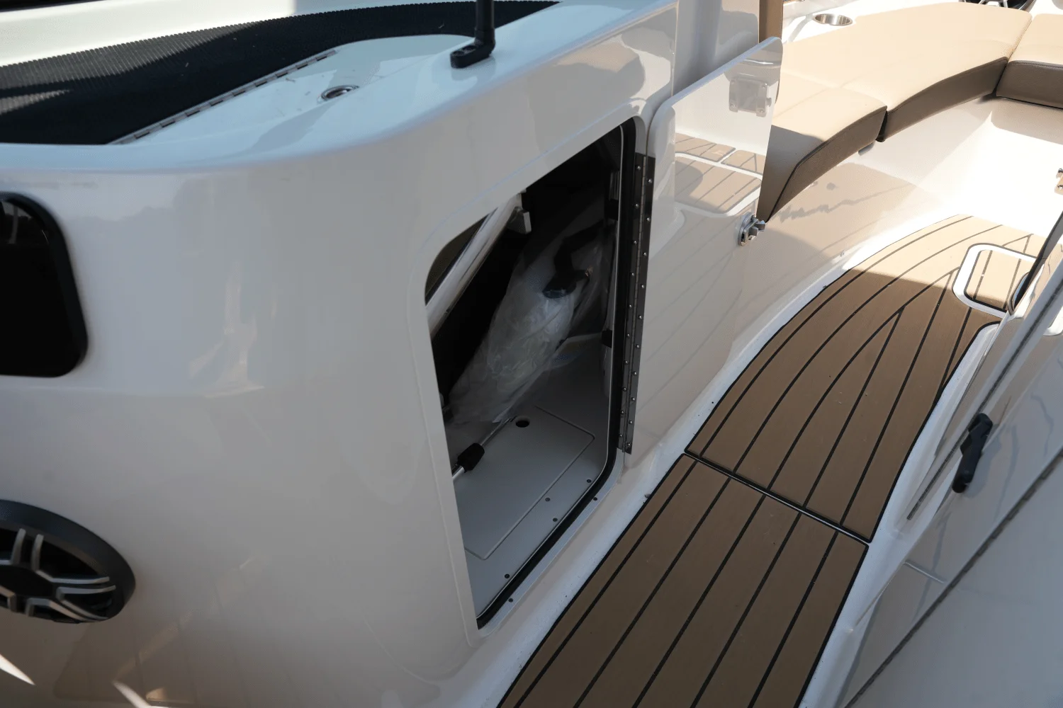 2026 Sea Ray SDX 230 Surf Image Thumbnail #18