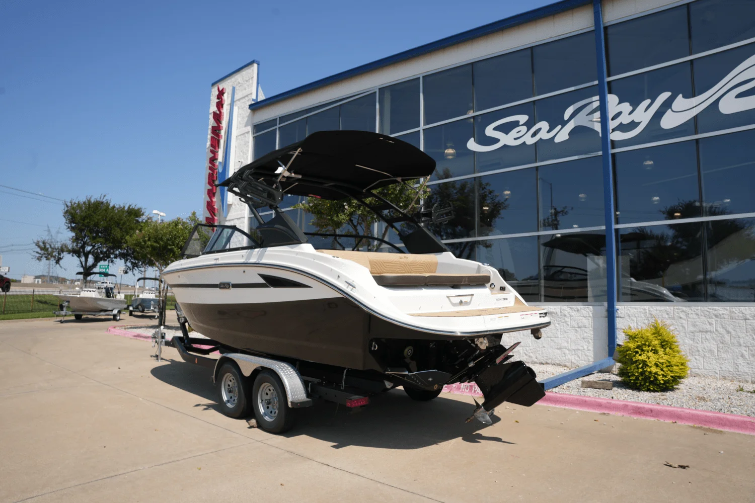 2026 Sea Ray SDX 230 Surf Image Thumbnail #2