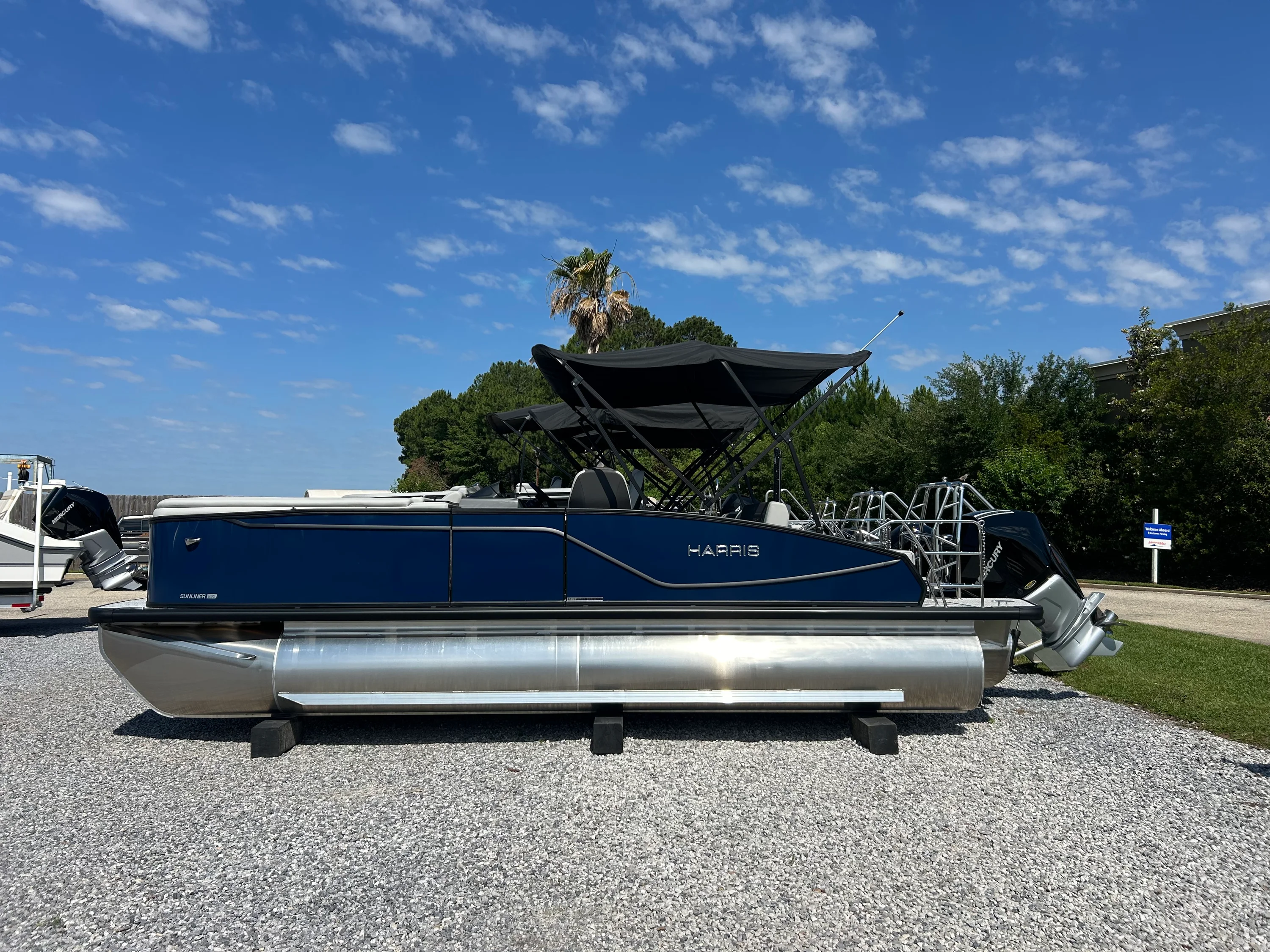 2026 Harris Sunliner 230 Image Thumbnail #1