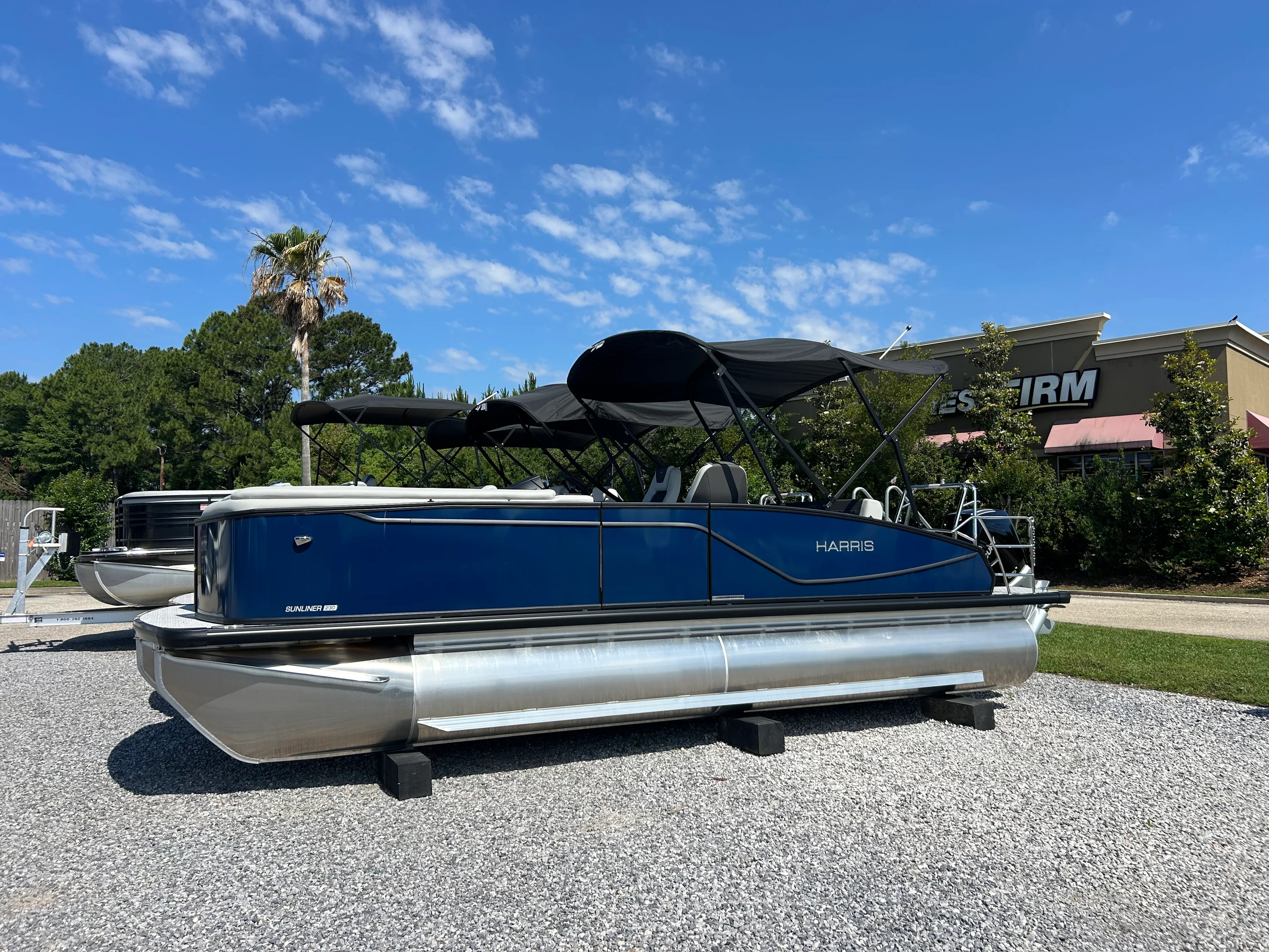 2026 Harris Sunliner 230 Image Thumbnail #3