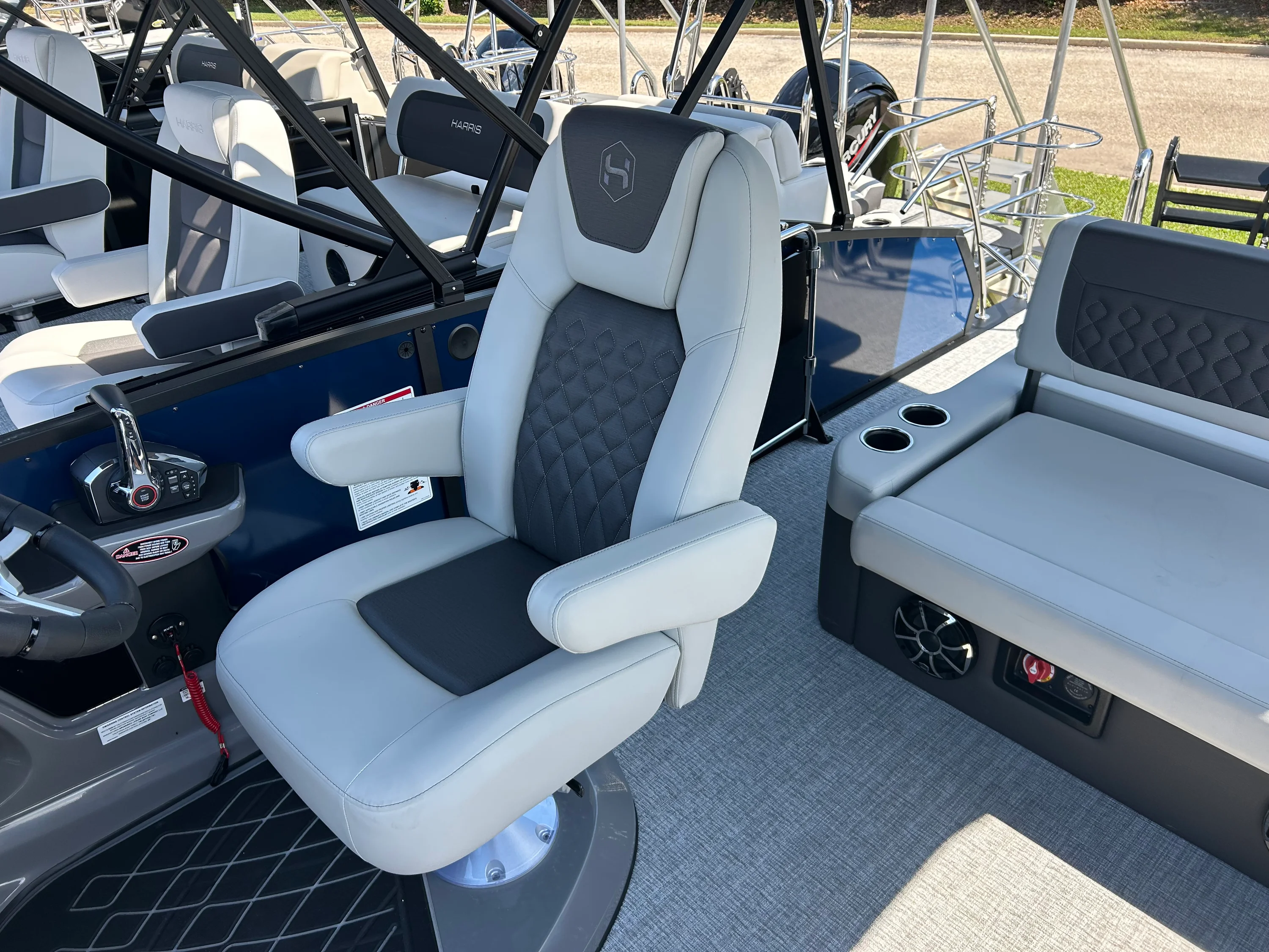 2026 Harris Sunliner 230 Image Thumbnail #13