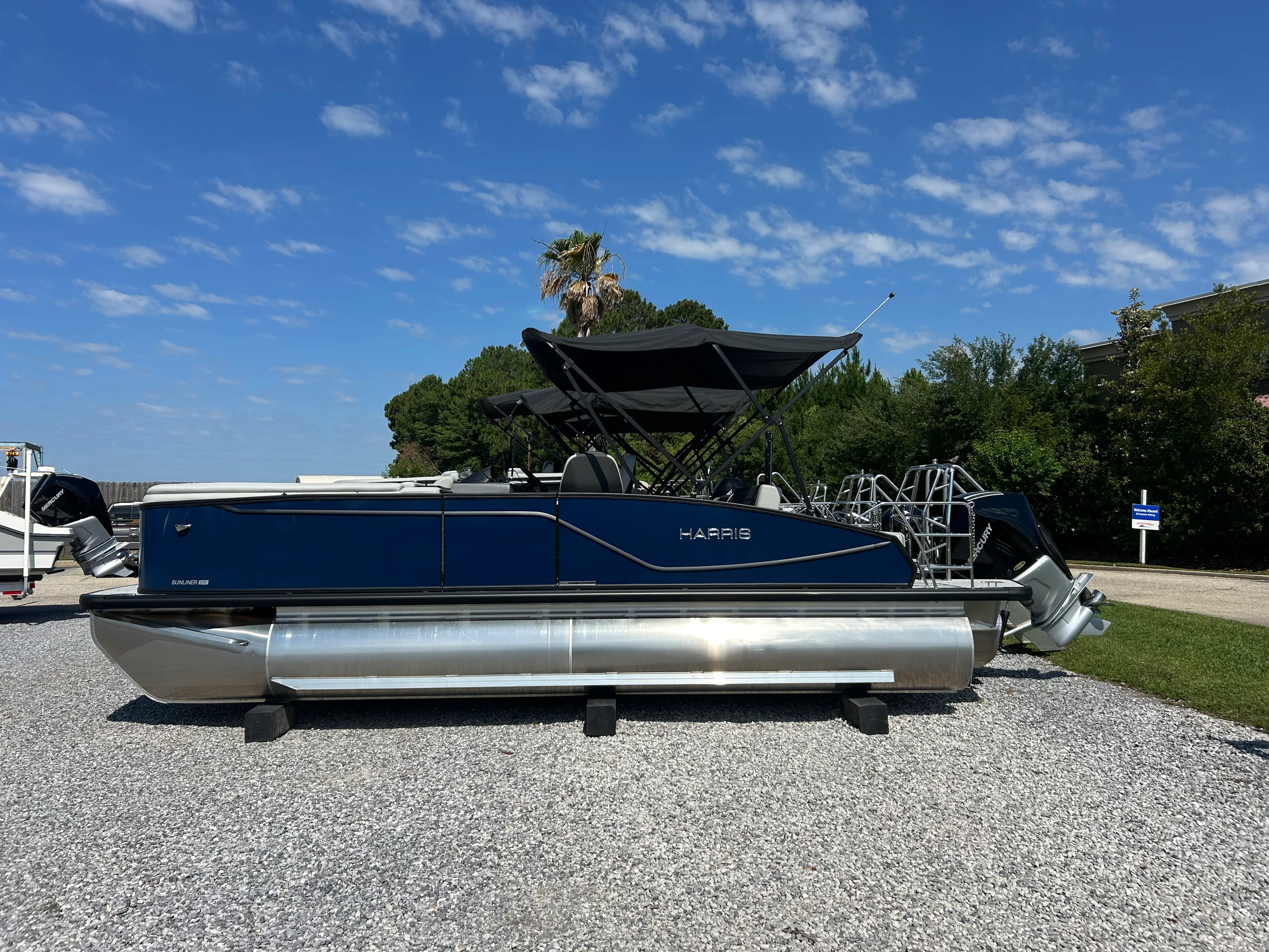 2026 Harris Sunliner 230 Image Thumbnail #0