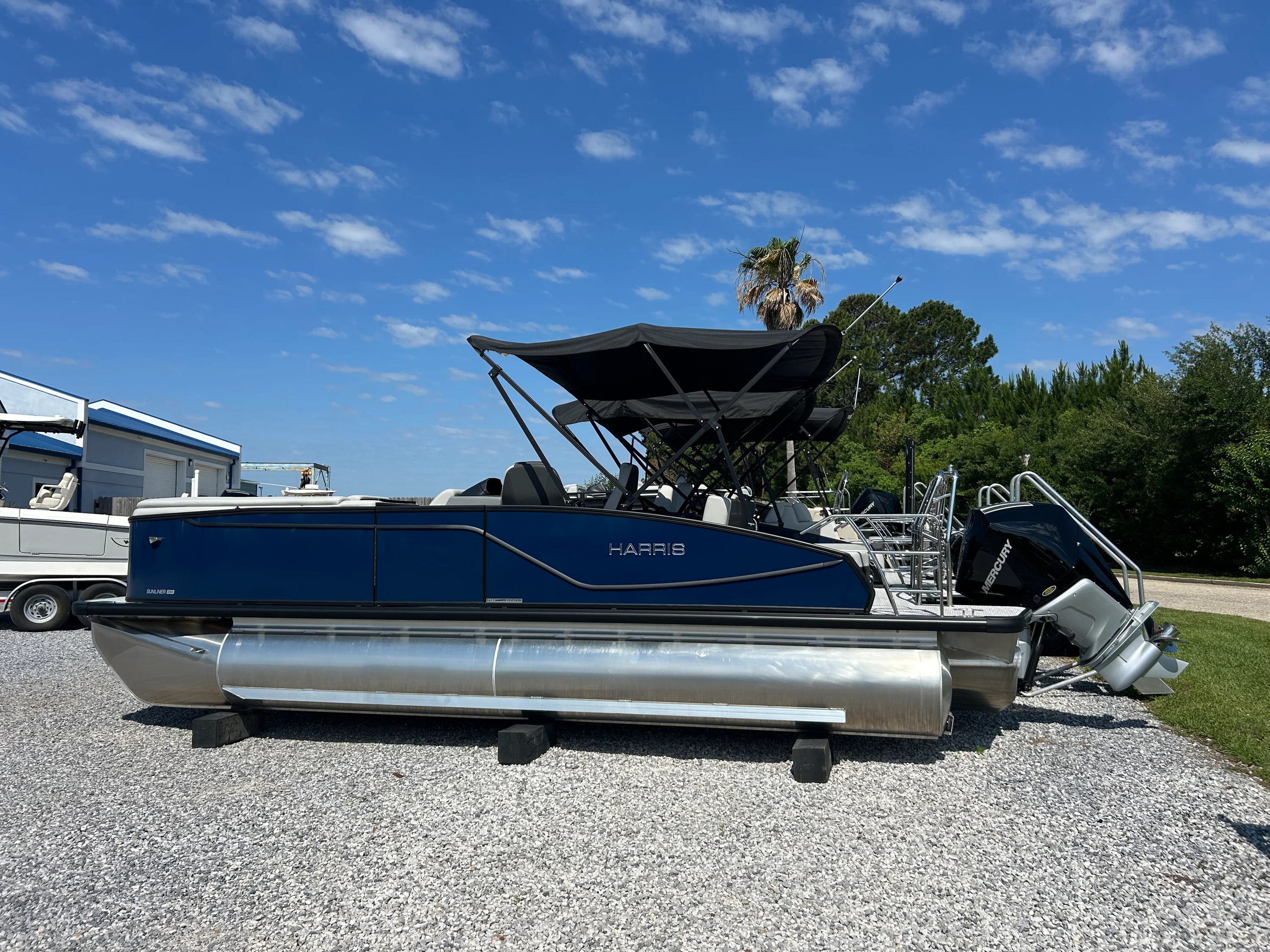 2026 Harris Sunliner 230 Image Thumbnail #4