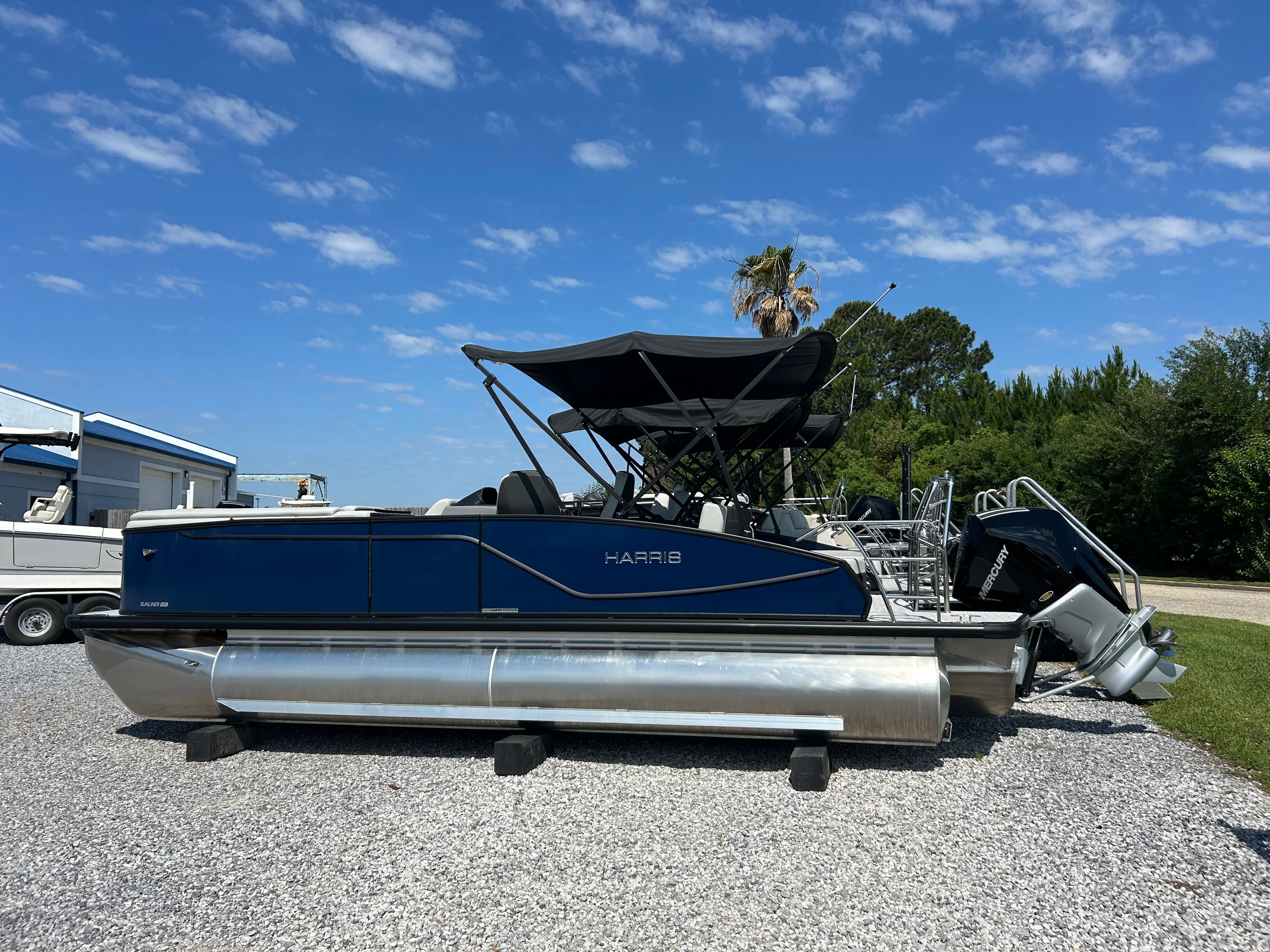 2026 Harris Sunliner 230 Image Thumbnail #5