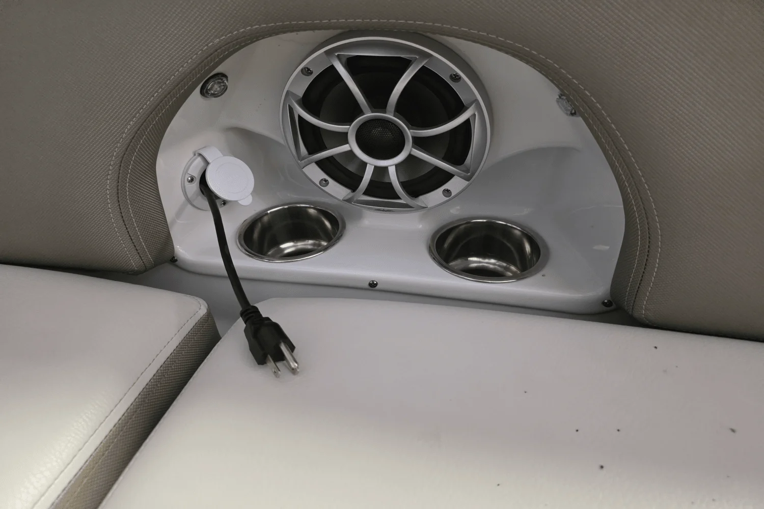 2021 Crownline E 205 XS Image Thumbnail #16