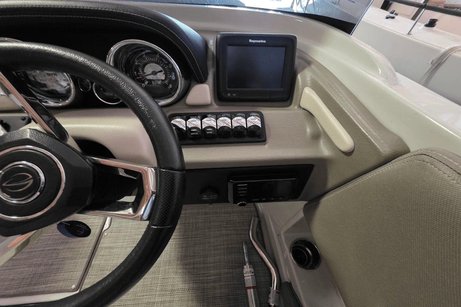 2021 Crownline E 205 XS Image Thumbnail #6