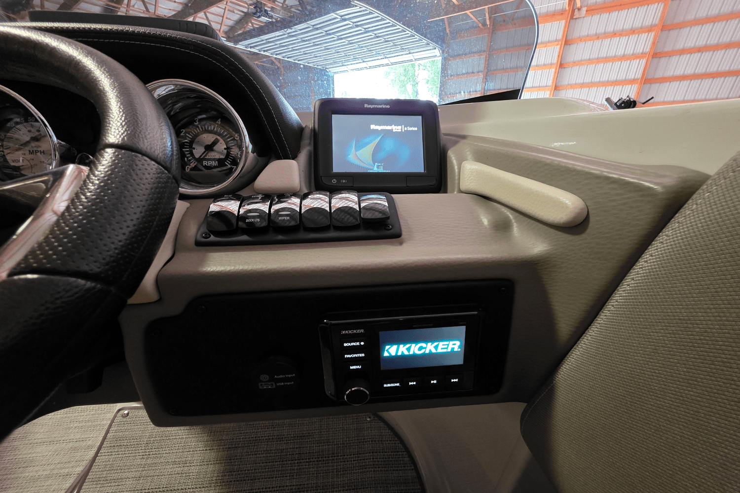 2021 Crownline E 205 XS Image Thumbnail #7
