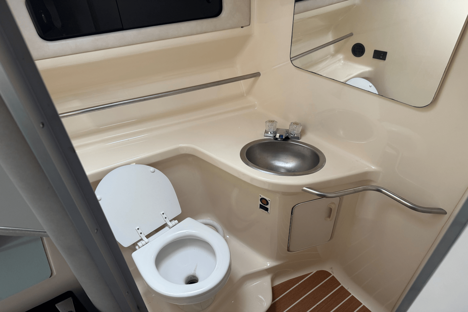 1993 Sea Ray 330 SUNDANCER Image Thumbnail #7