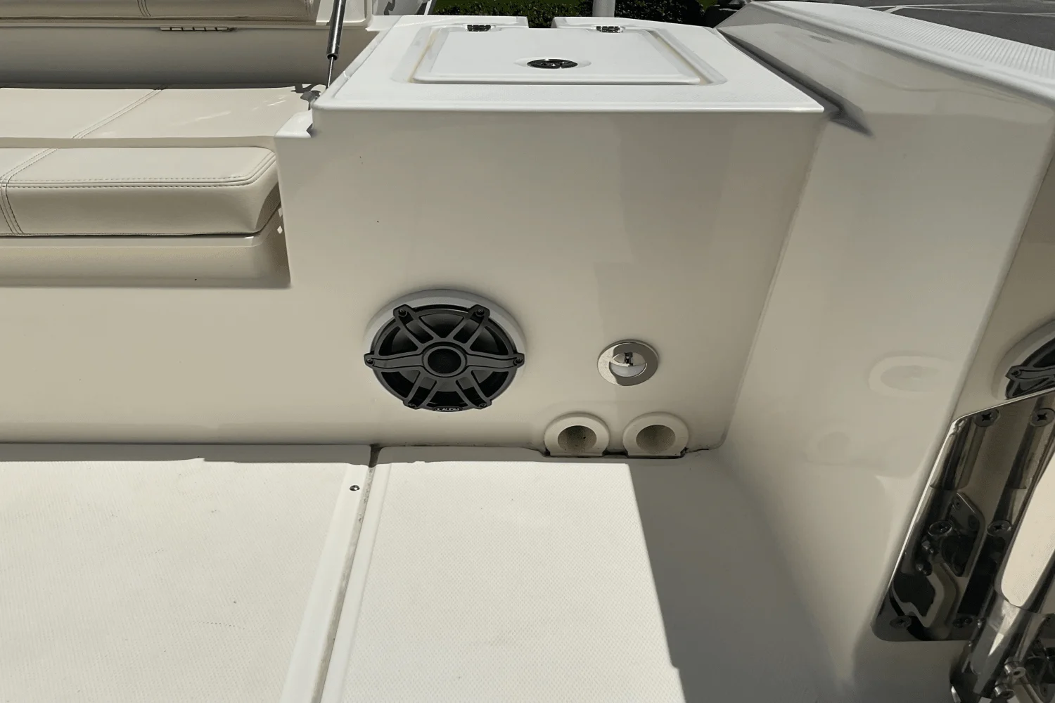 2024 Boston Whaler 28 DAUNTLESS Image Thumbnail #16