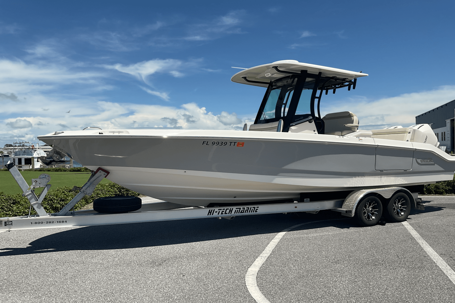 2024 Boston Whaler 28 DAUNTLESS Image Thumbnail #5