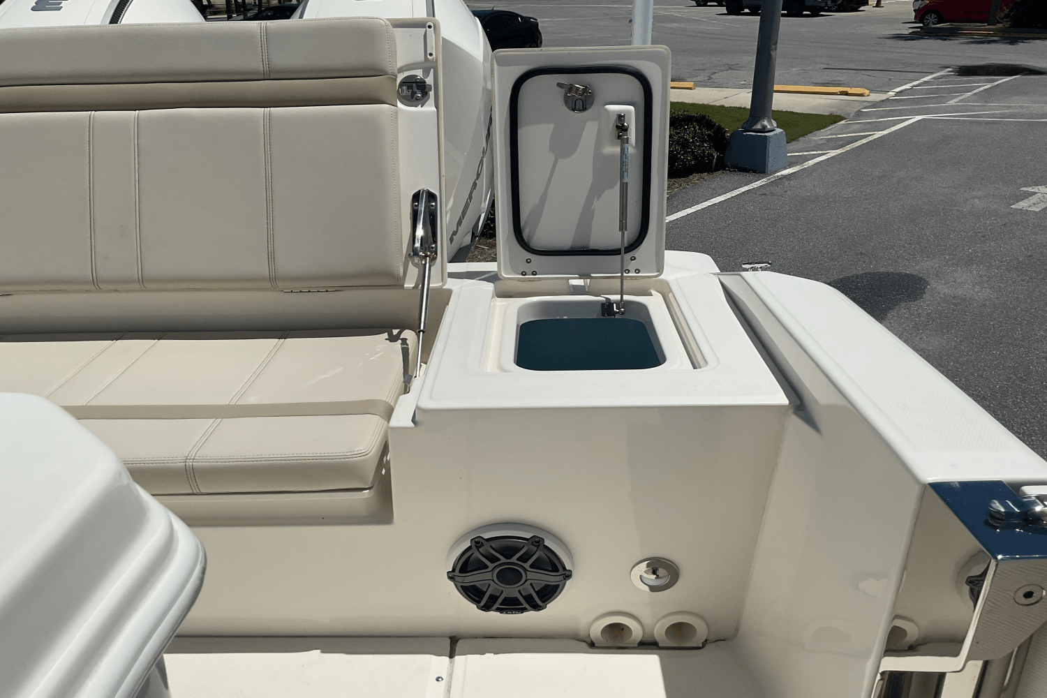 2024 Boston Whaler 28 DAUNTLESS Image Thumbnail #17