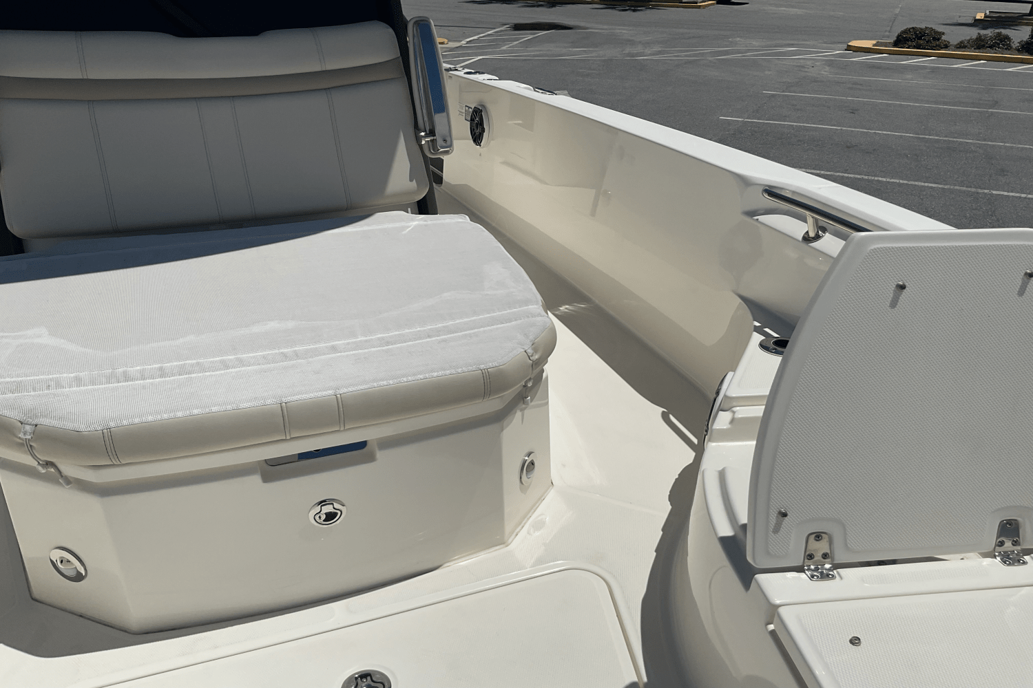 2024 Boston Whaler 28 DAUNTLESS Image Thumbnail #23