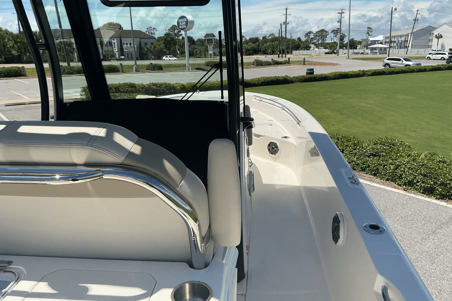 2024 Boston Whaler 28 DAUNTLESS Image Thumbnail #31