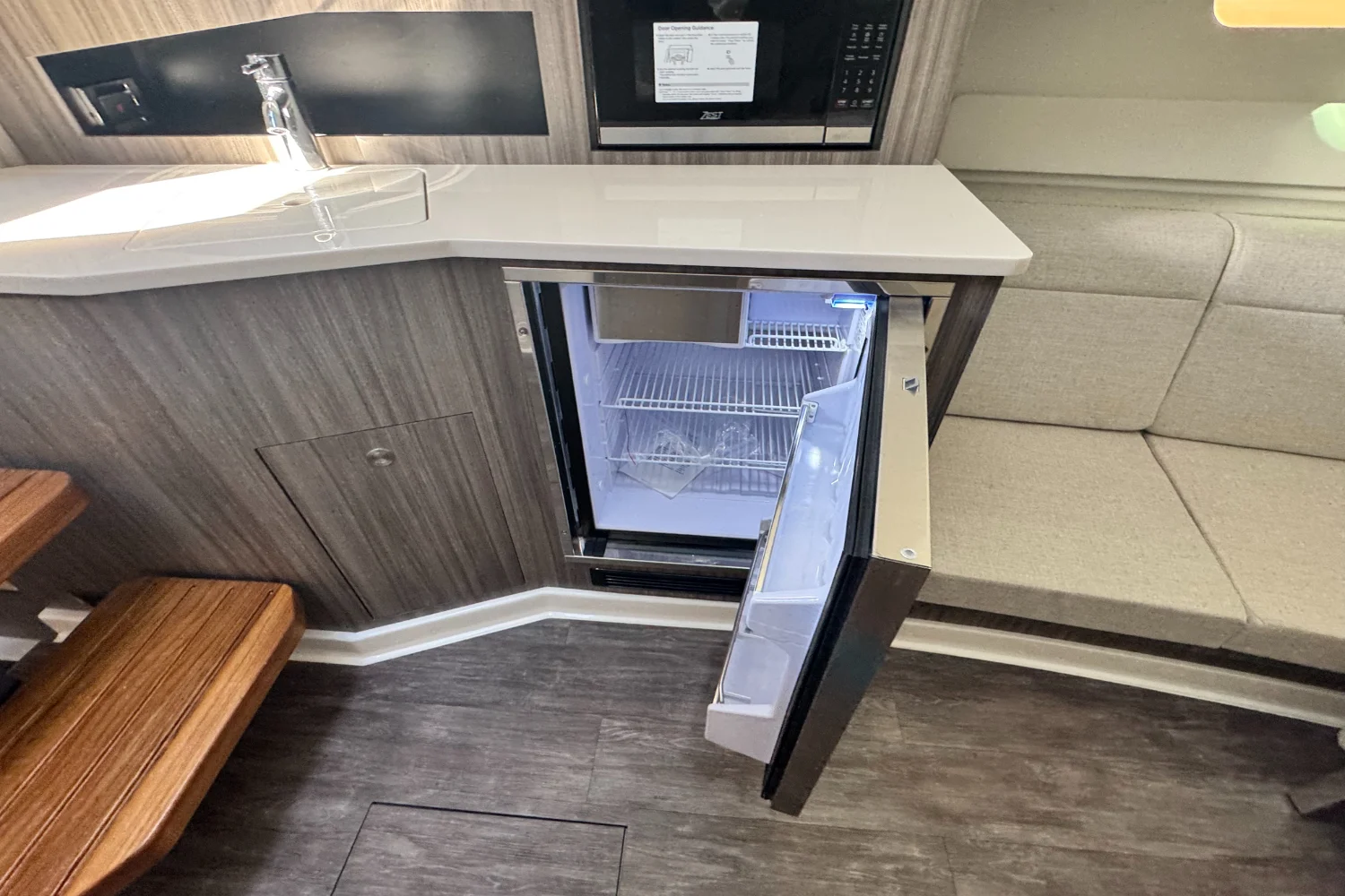 2026 Sea Ray Sundancer 370 Outboard Image Thumbnail #23