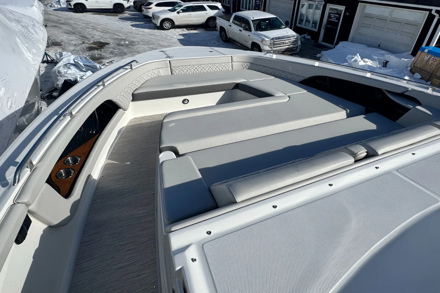 2026 Sea Ray Sundancer 370 Outboard Image Thumbnail #32