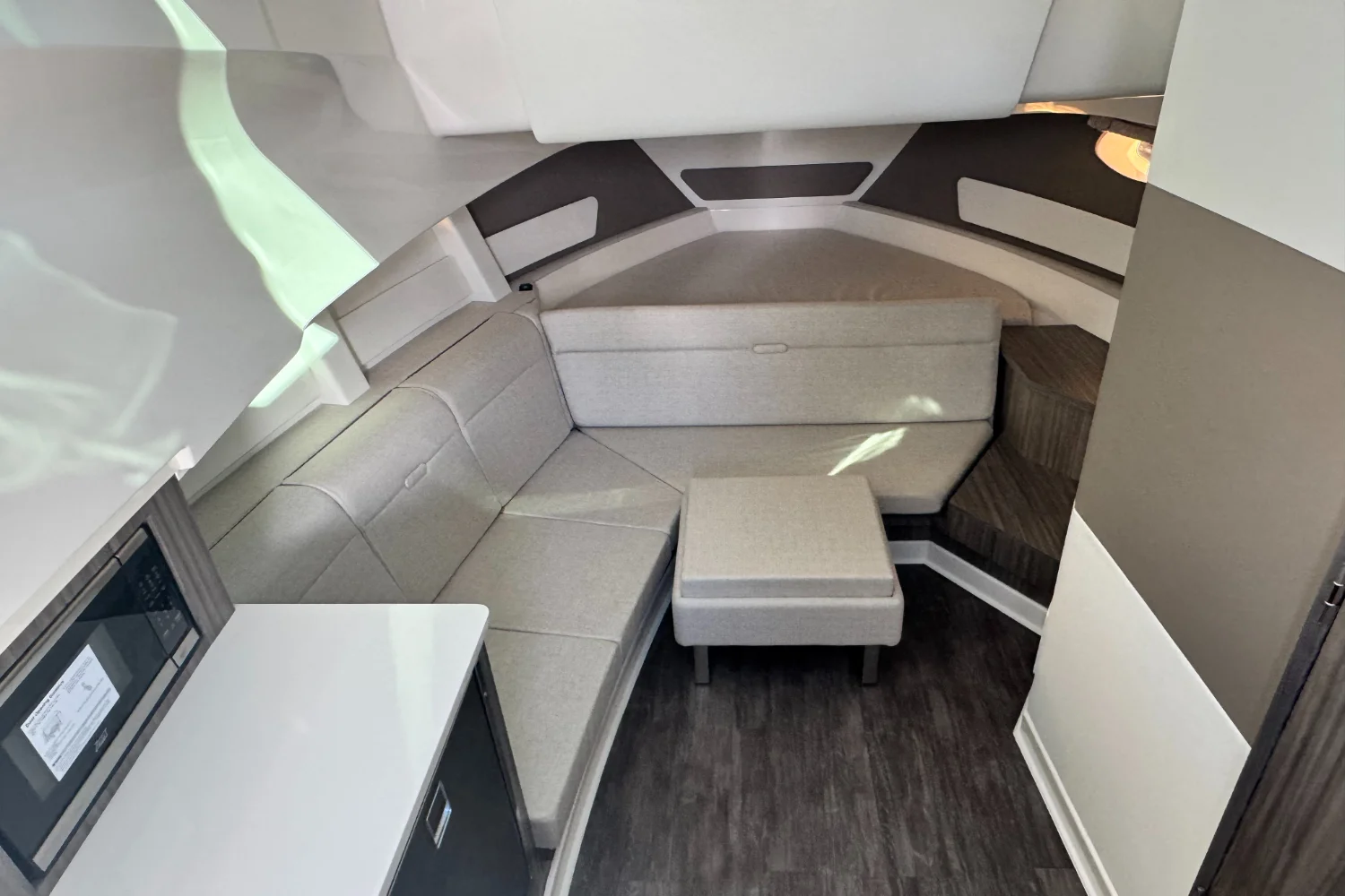 2026 Sea Ray Sundancer 370 Outboard Image Thumbnail #21